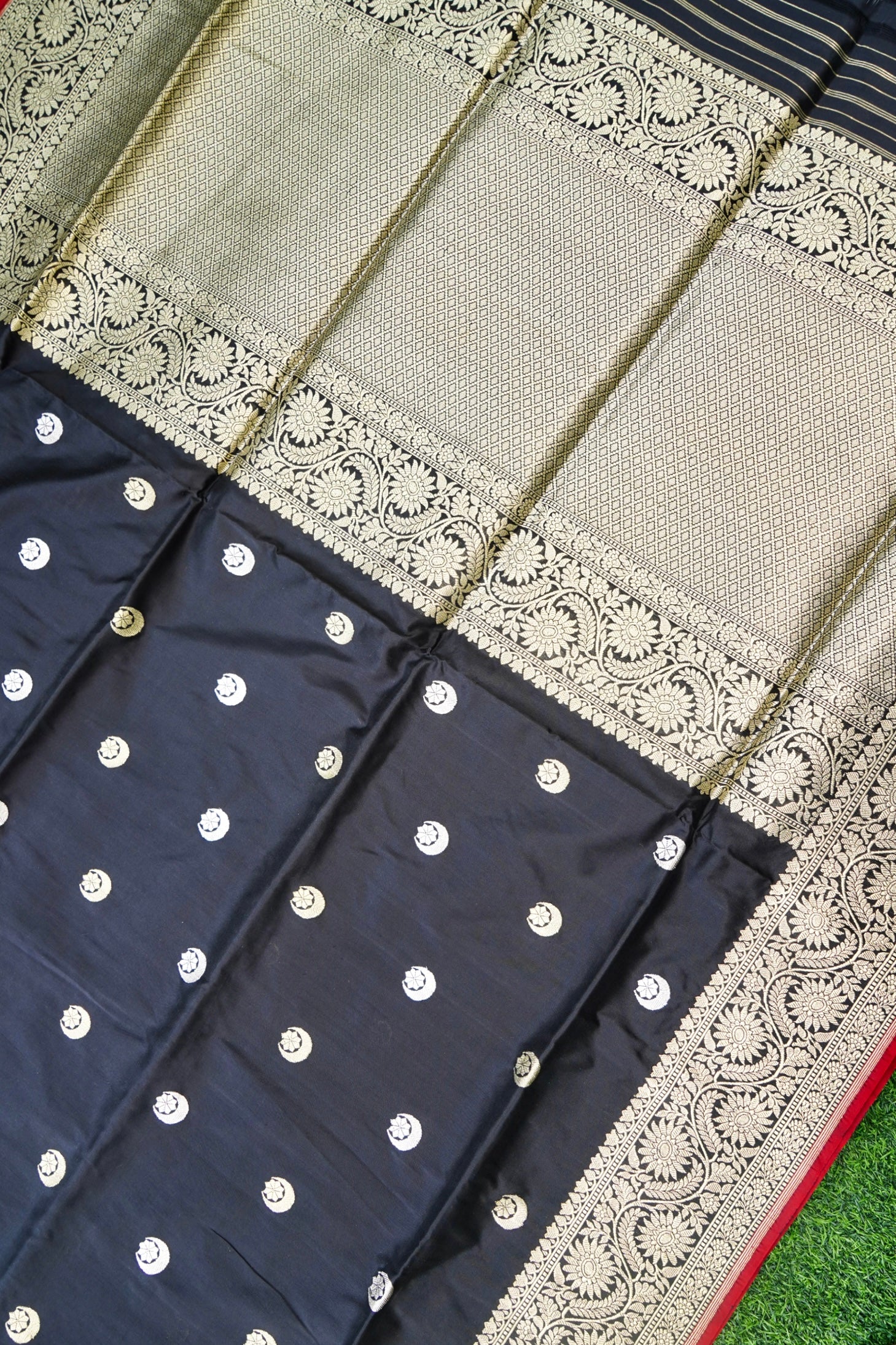 Banarasi Katan Silk Handwoven Chaand Boota Saree