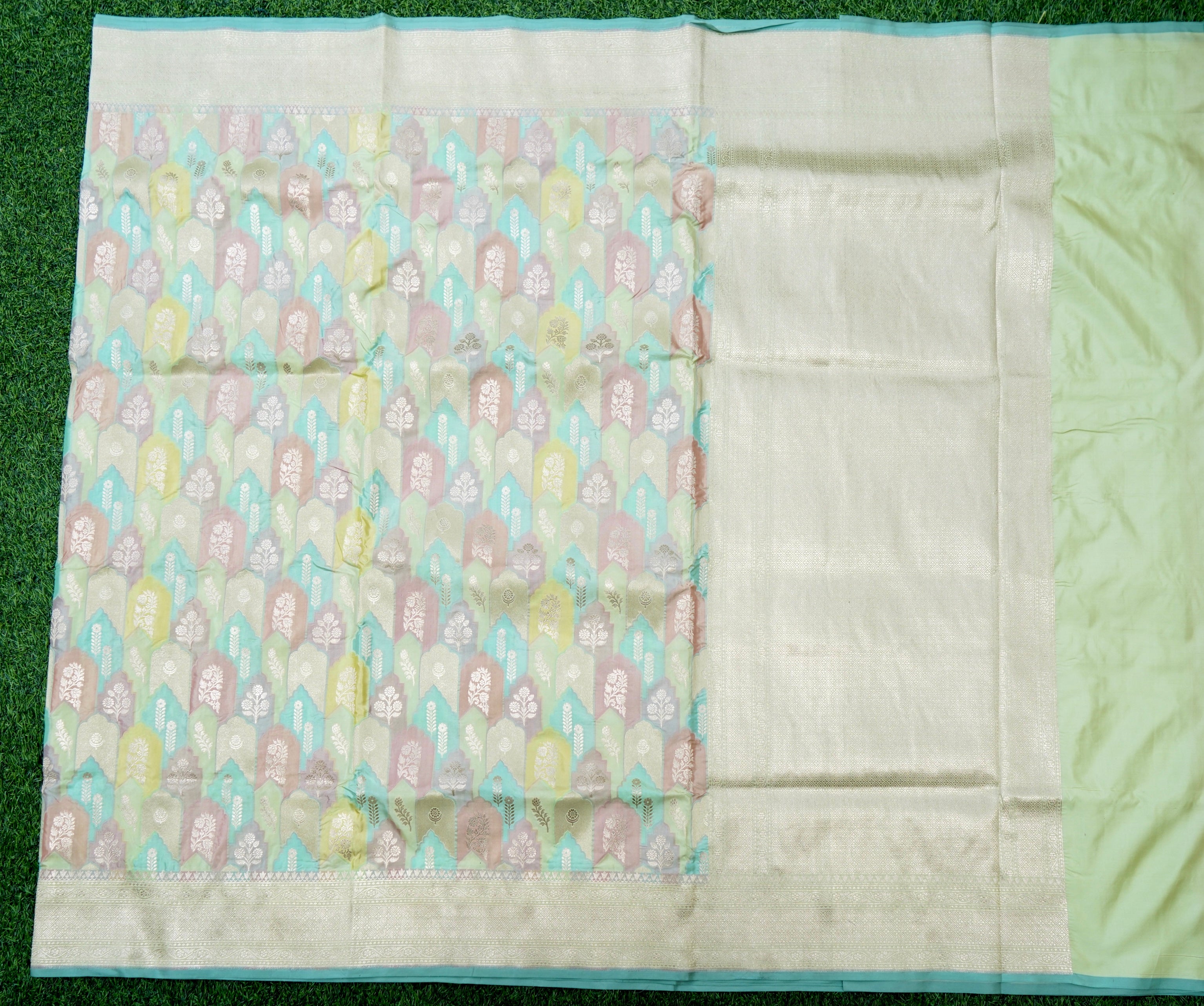 Handwoven Banarasi Katan Silk Rangkat Saree in Pista Green