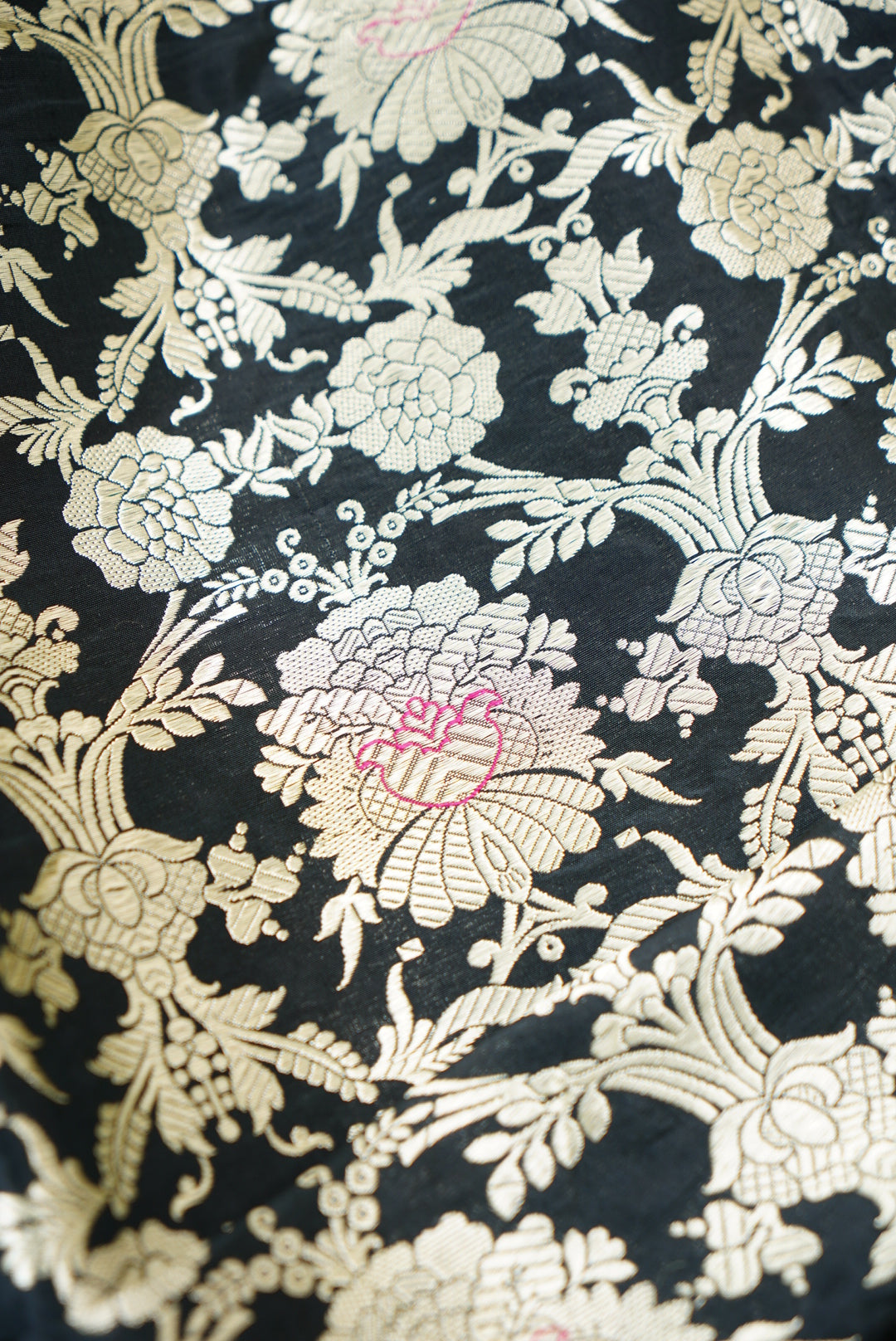 Pure Brocade Banarasi Mehraab Boota Fabric