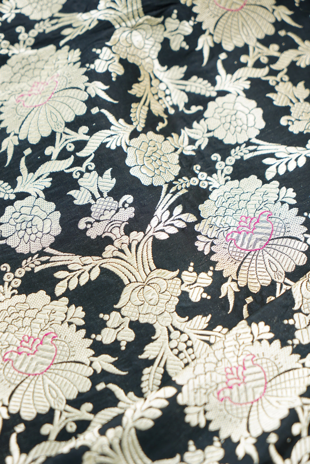 Pure Brocade Banarasi Mehraab Boota Fabric