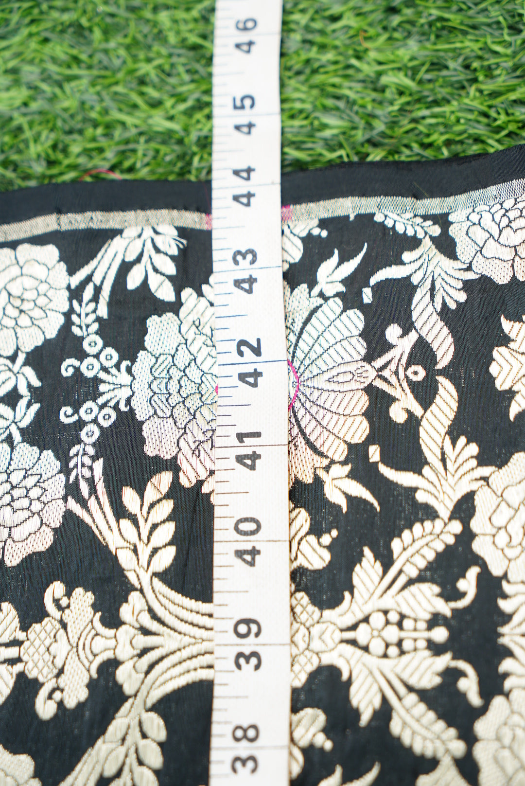 Pure Brocade Banarasi Mehraab Boota Fabric