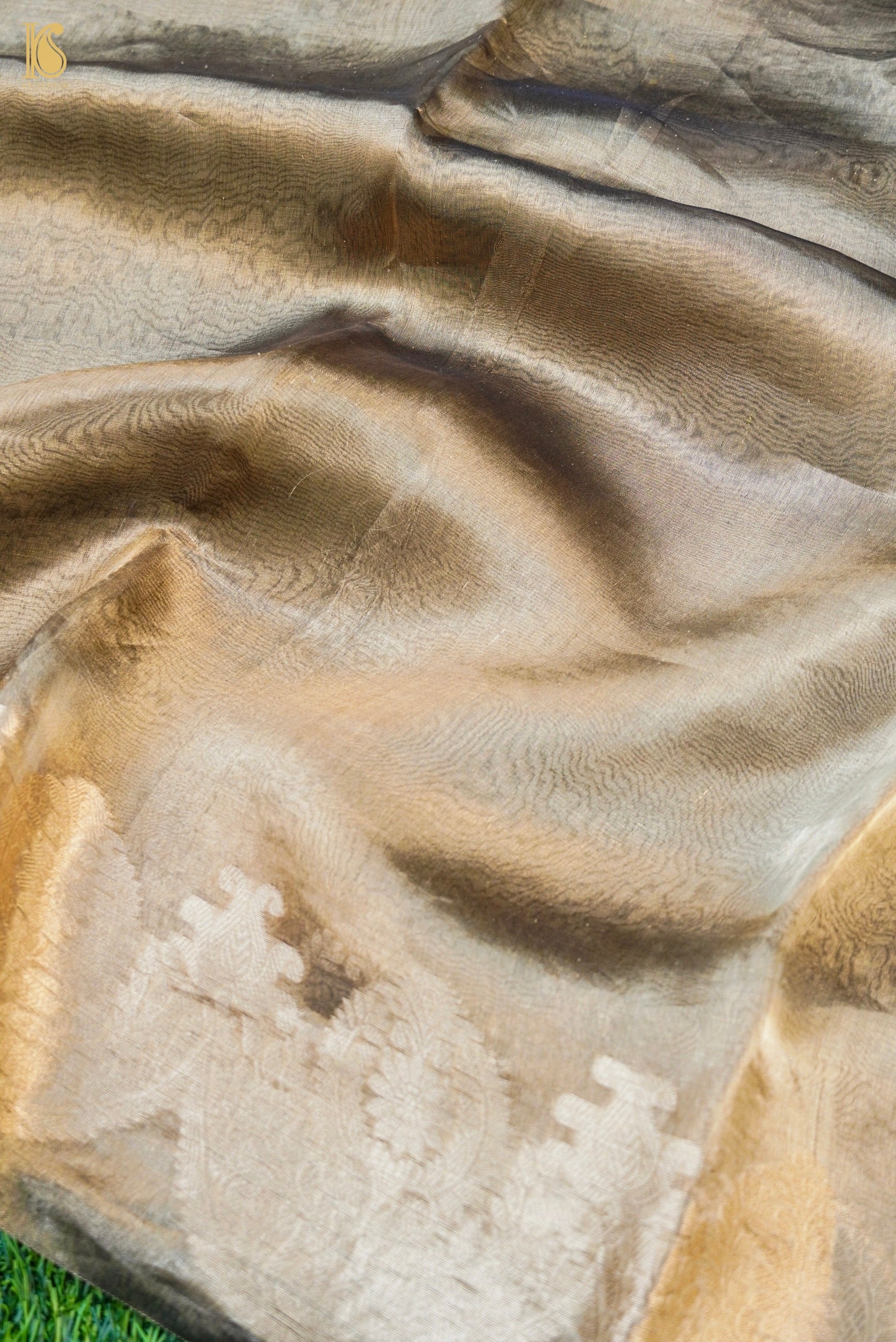 Banarasi Pure Tissue Scallop Border Saree