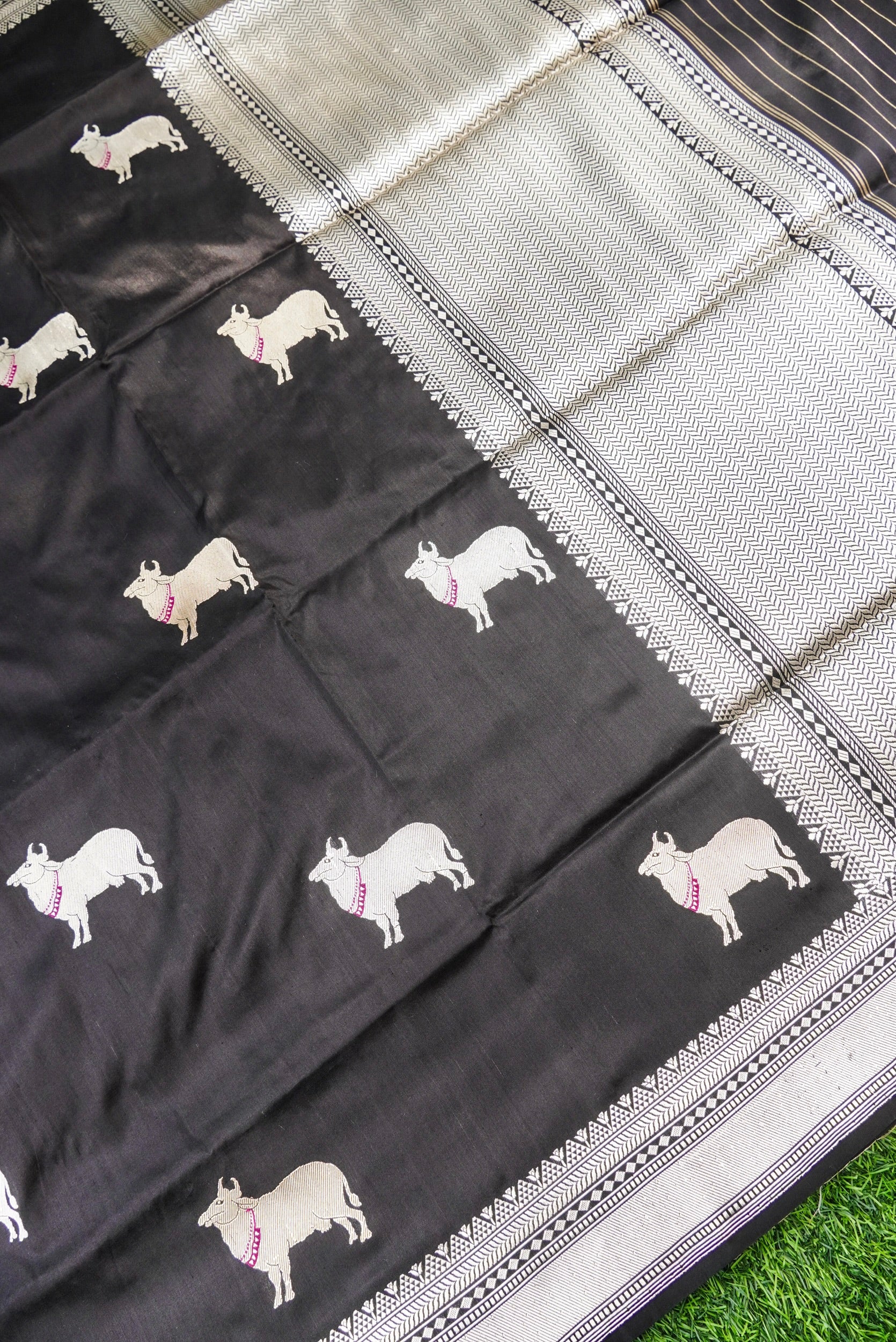 Handloom Banarasi Katan Silk Kadwa Cow Saree