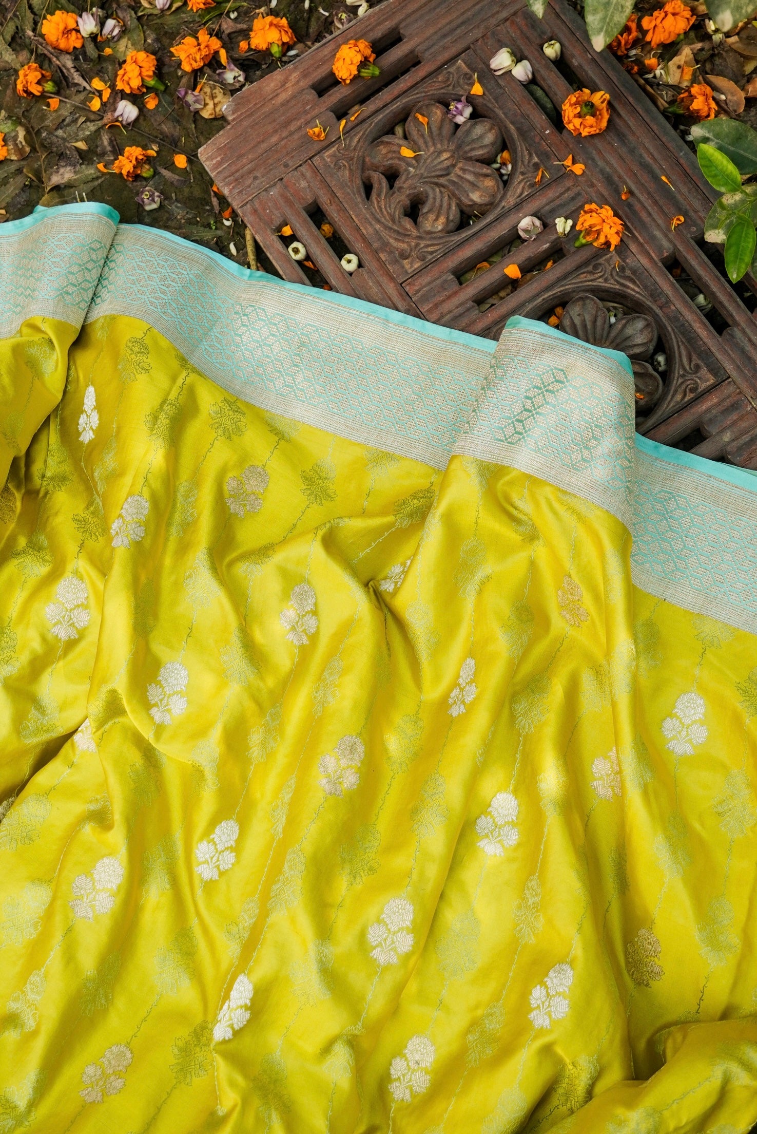 Handloom Banarasi Silk Tanchoi Kadwa Saree
