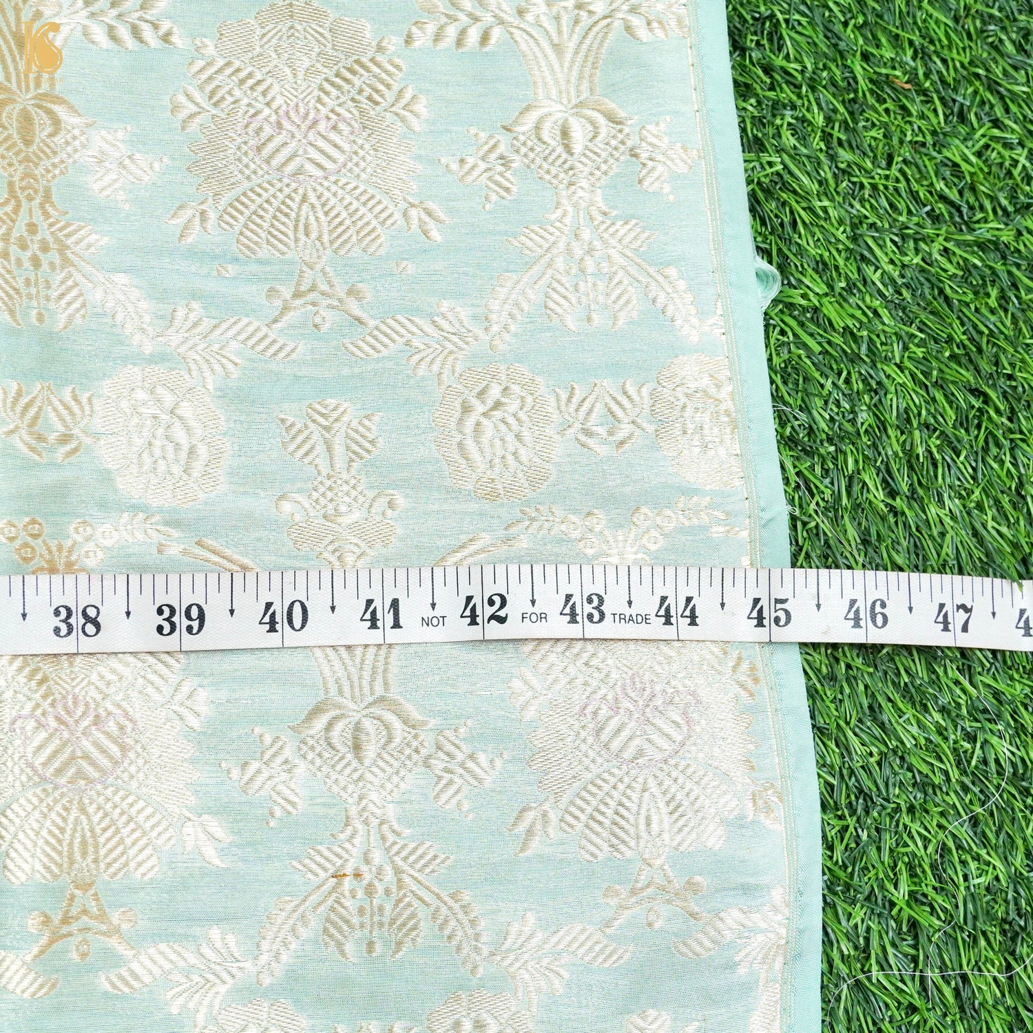 Pure Brocade Banarasi Mehraab Boota Fabric