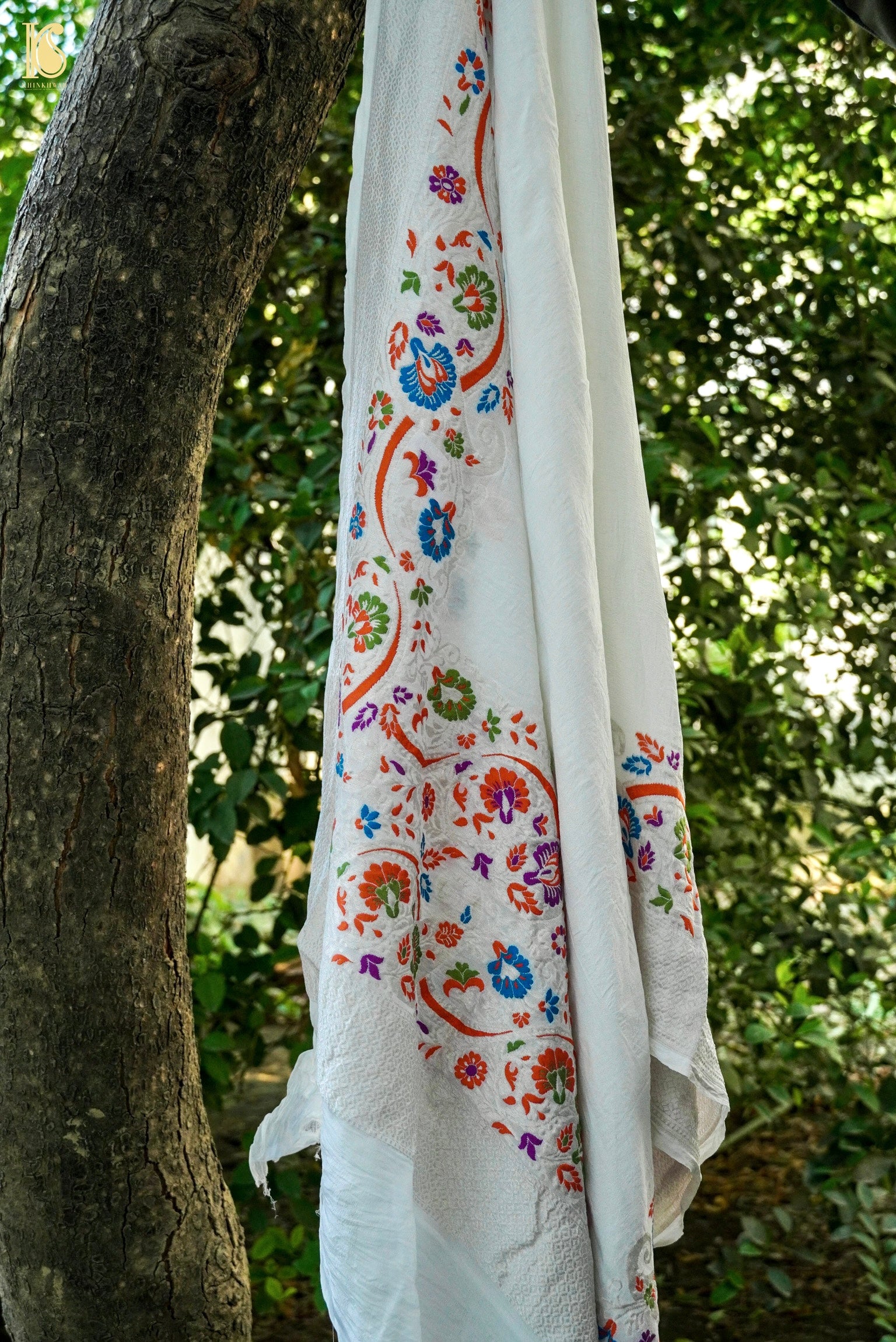 Handwoven Banarasi Georgette Dupatta with Floral Meenakari