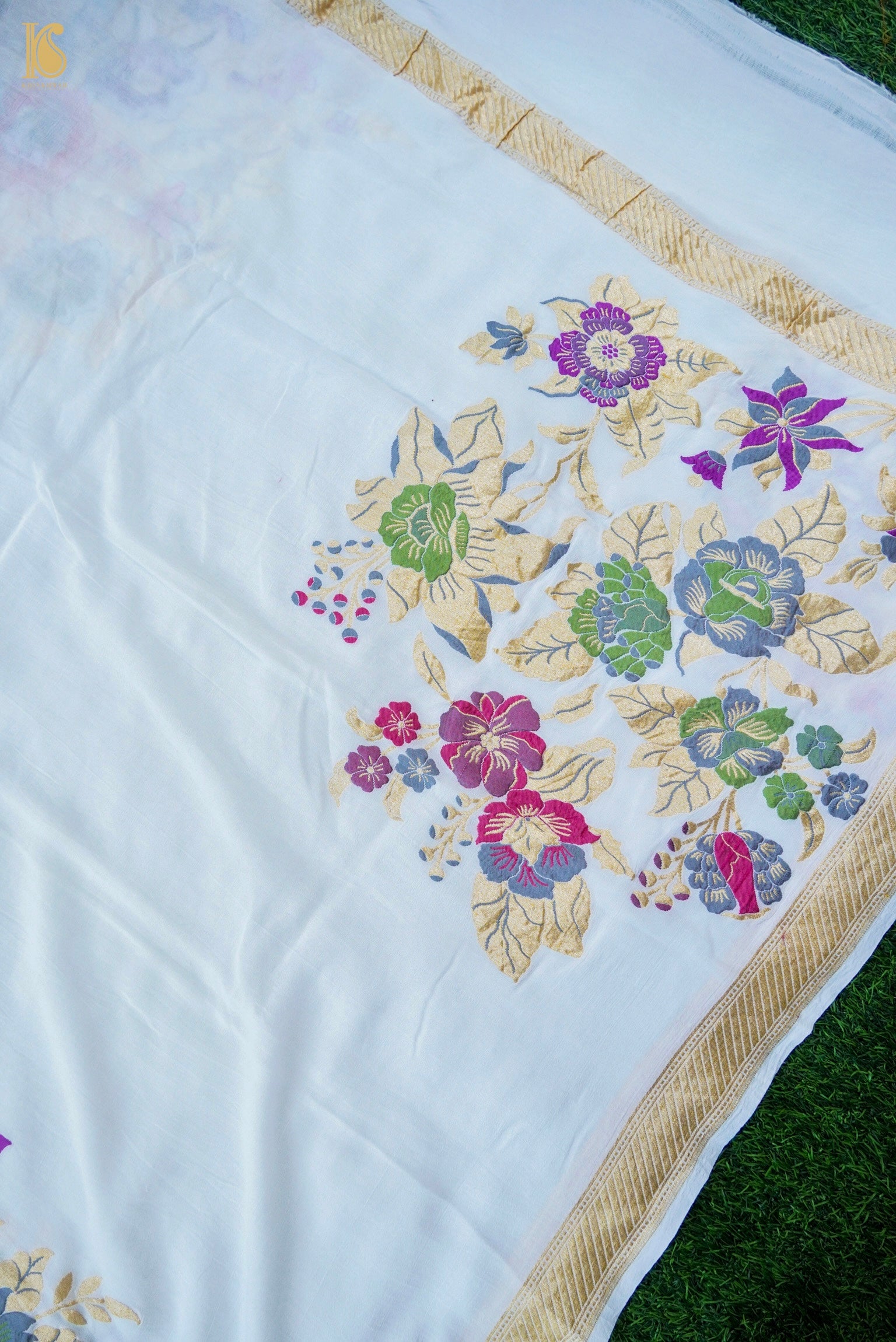 Handwoven Banarasi Georgette Dupatta with Floral Meenakari
