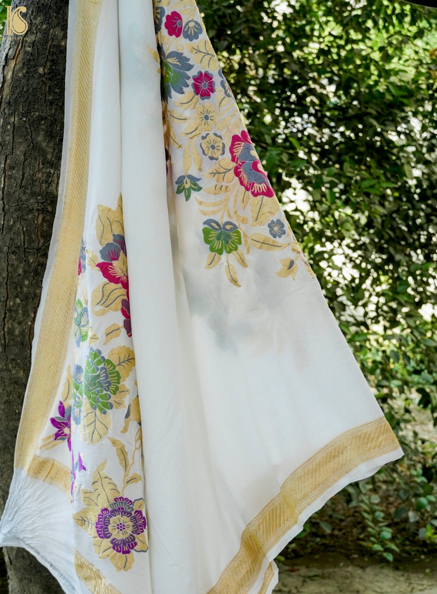Handwoven Banarasi Georgette Dupatta with Floral Meenakari