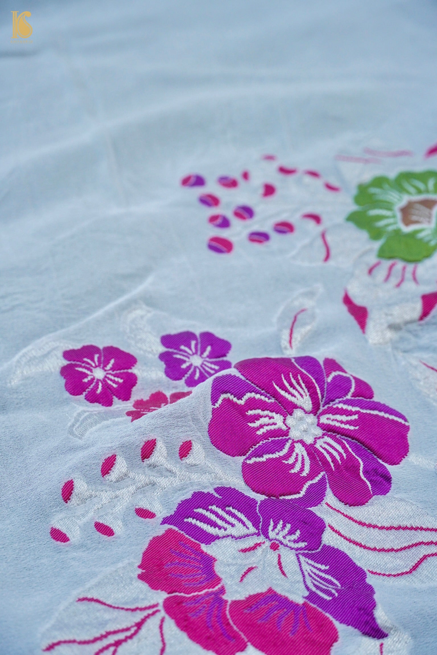 Handwoven Banarasi Georgette Dupatta with Floral Meenakari