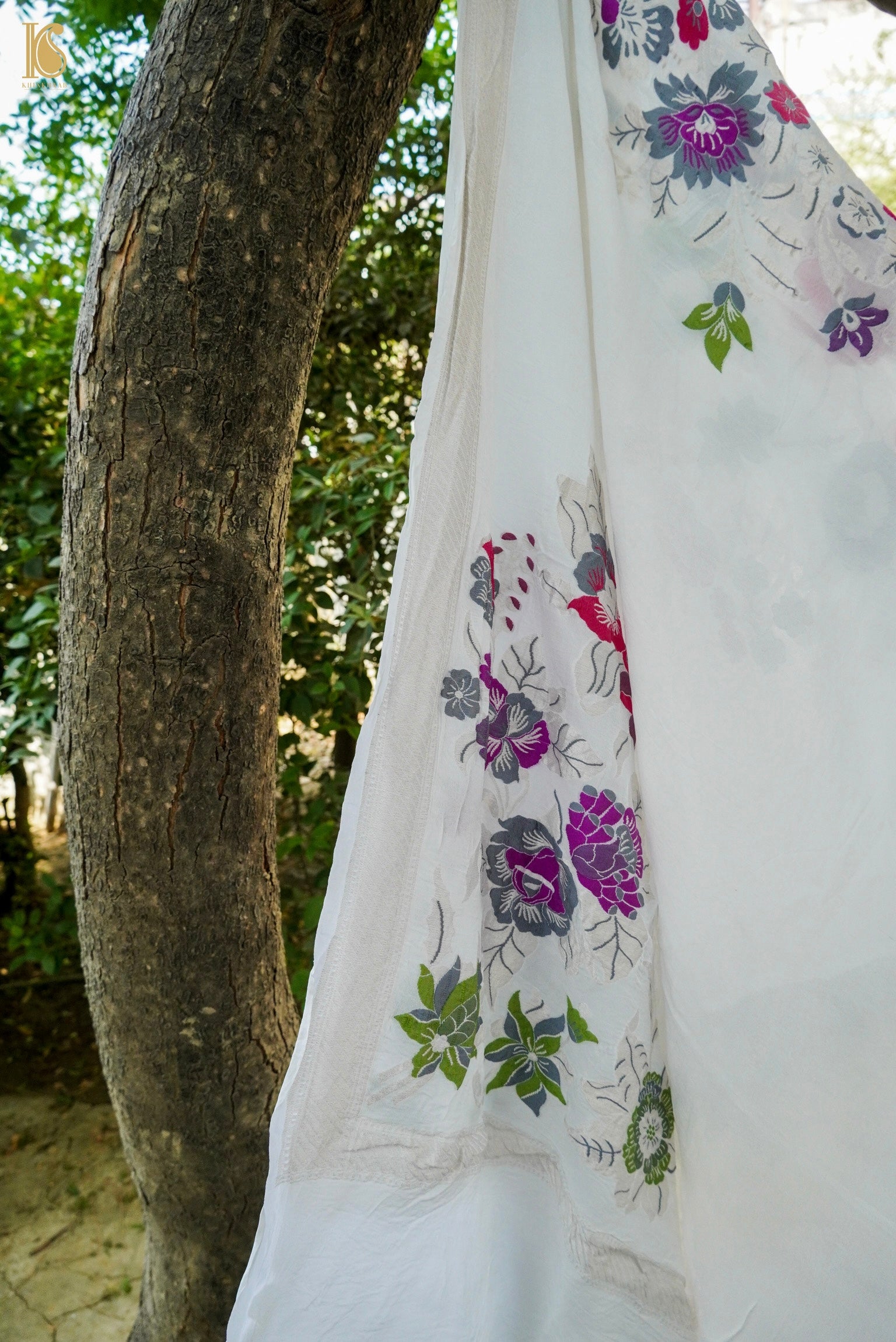 Handwoven Banarasi Georgette Dupatta with Floral Meenakari
