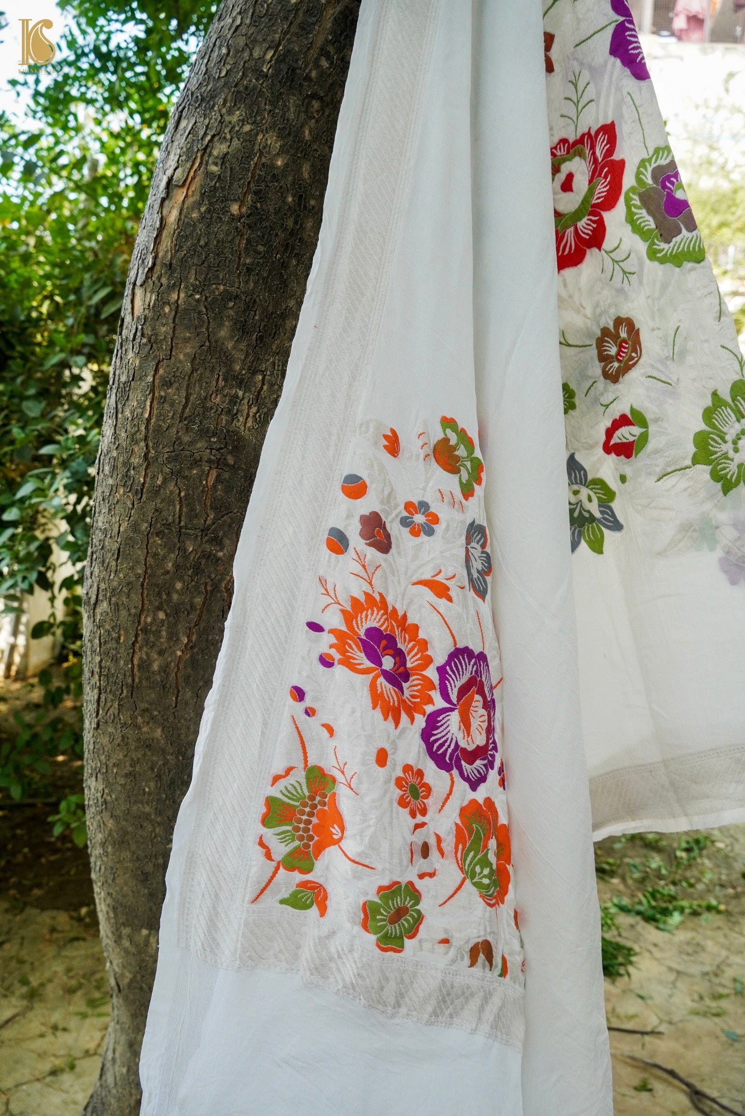 Handwoven Banarasi Georgette Dupatta with Floral Meenakari