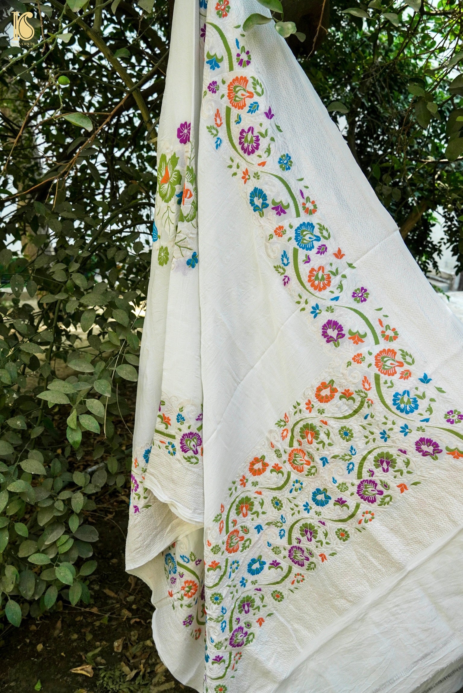 Handwoven Banarasi Georgette Dupatta with Floral Meenakari