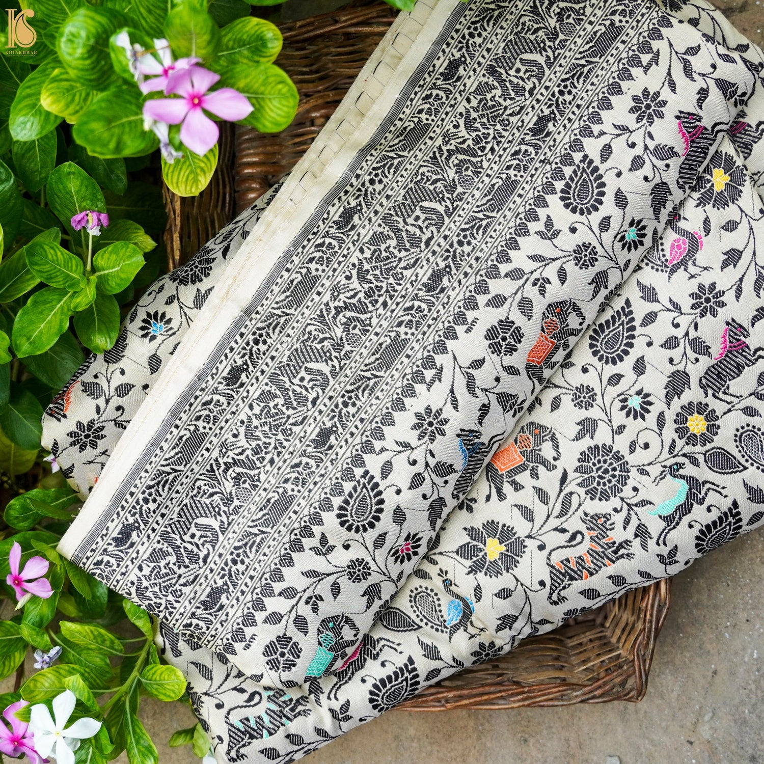 Handloom Katan Silk White & Black Resham Shikargah Banarasi Saree - Khinkhwab