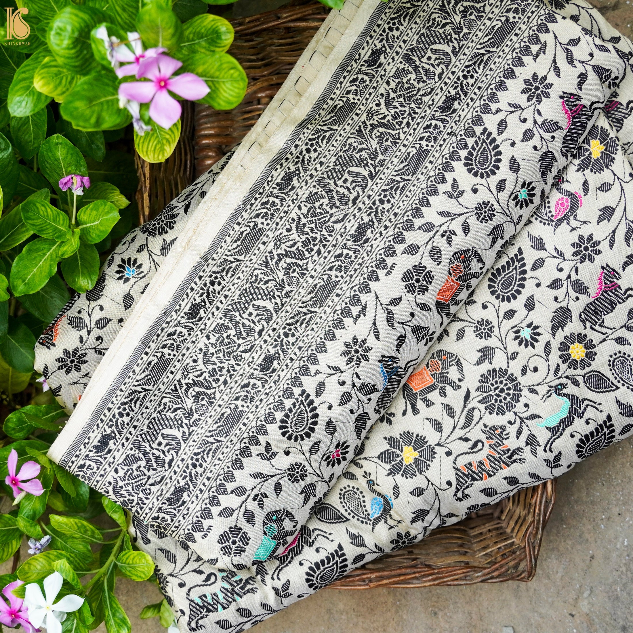 Handloom Katan Silk White & Black Resham Shikargah Banarasi Saree - Khinkhwab