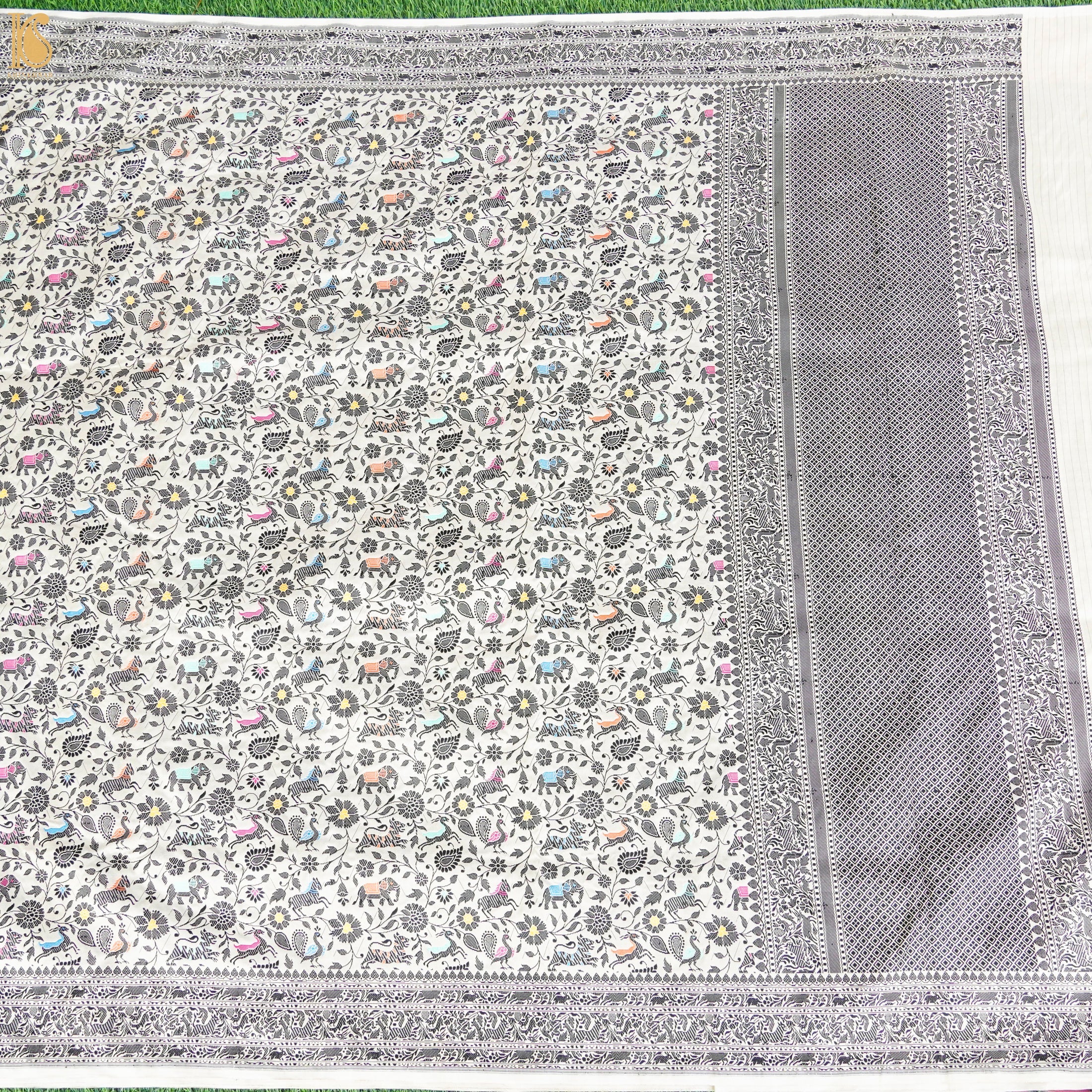 Handloom Katan Silk White & Black Resham Shikargah Banarasi Saree - Khinkhwab