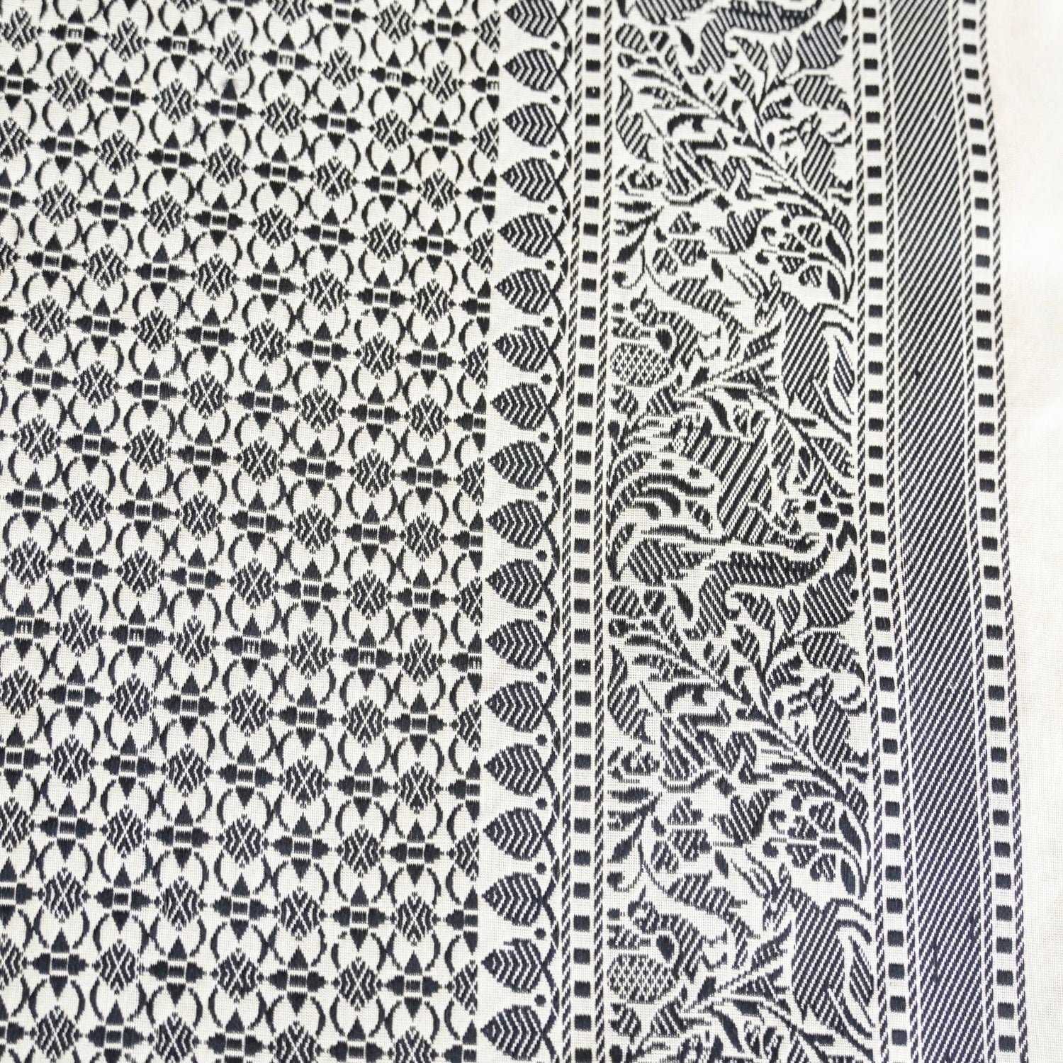 Handloom Katan Silk White & Black Resham Shikargah Banarasi Saree - Khinkhwab