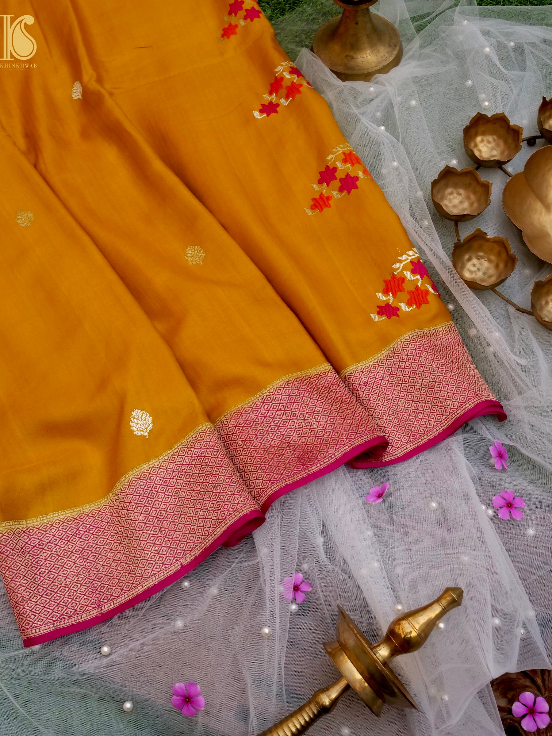 Handloom Banarasi Gajji Silk Meenakari Booti Saree