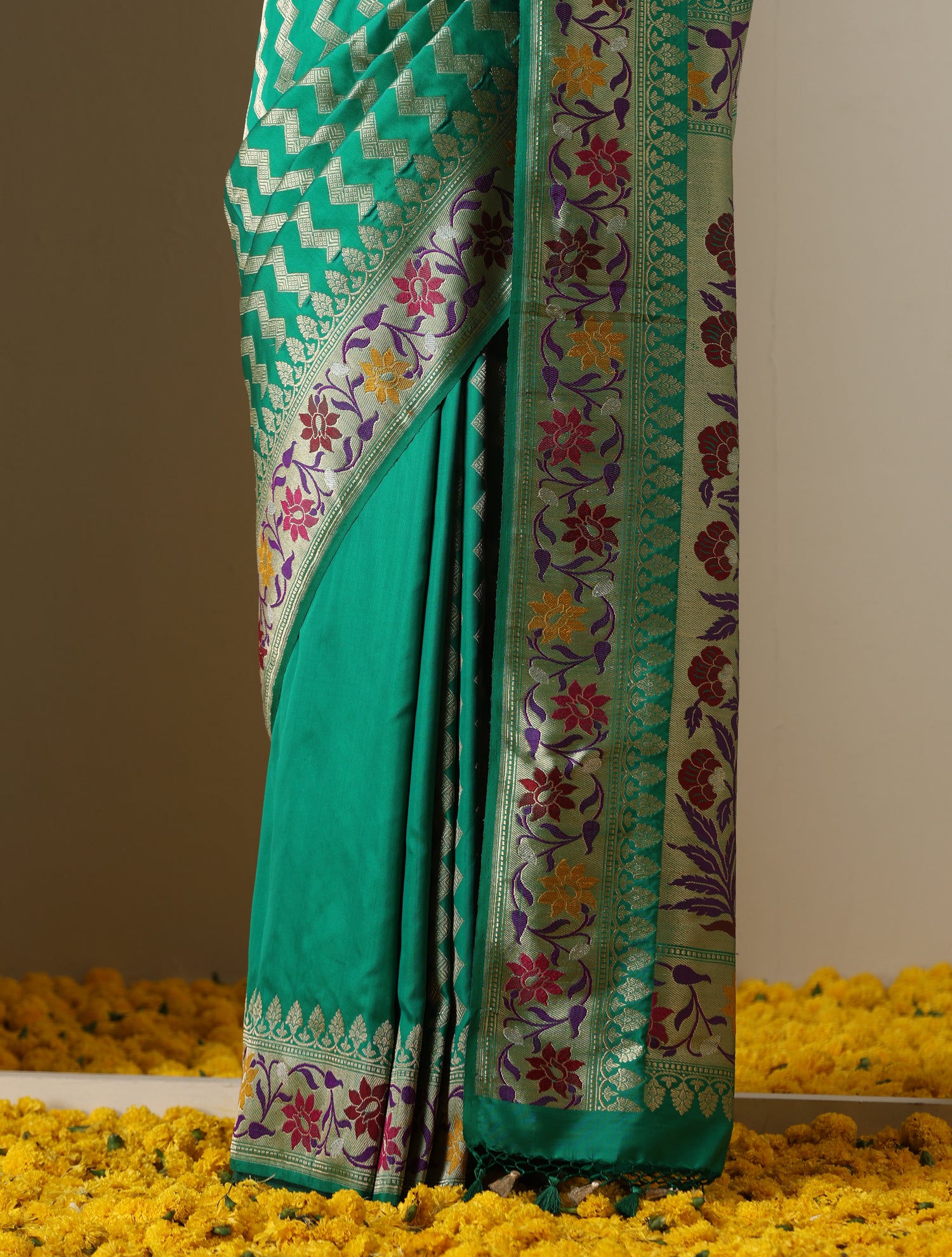 Handloom Banarasi Katan Silk Kadwa Ektara Kumudini Saree