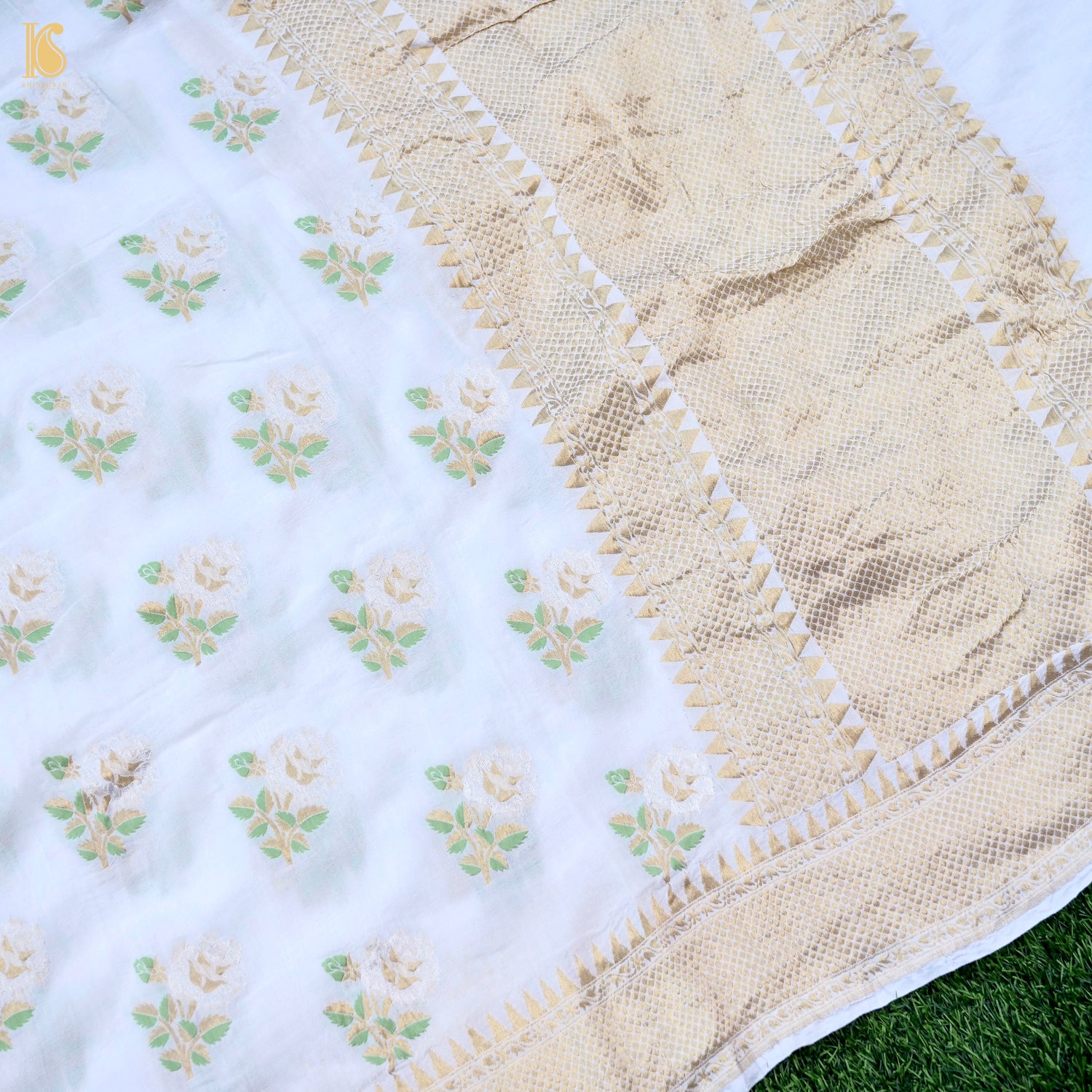 Dyeable Pure Georgette Banarasi Rose Boota Saree