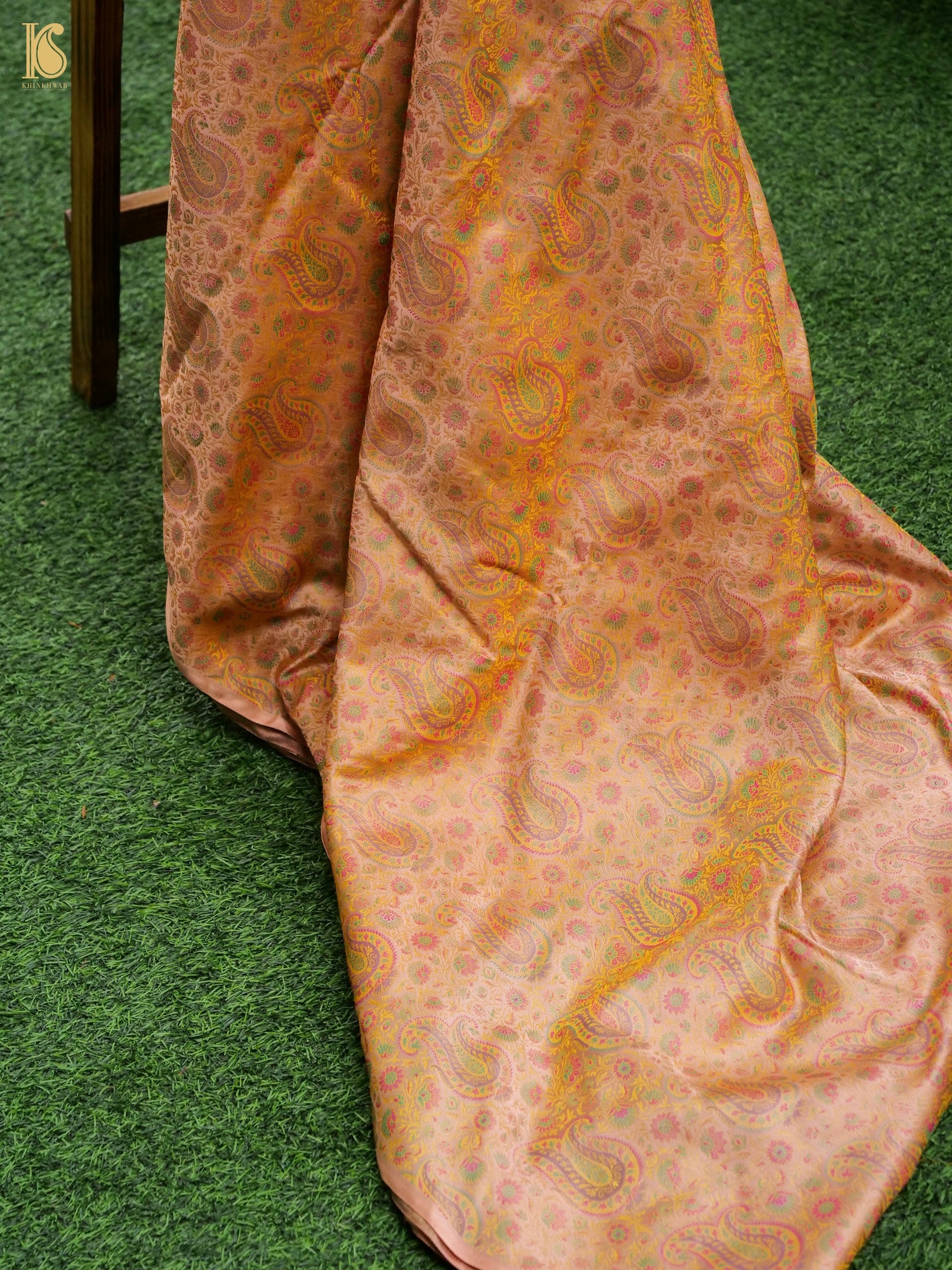 Handloom Banarasi Kalka Ambi Tanchoi Silk Fabric