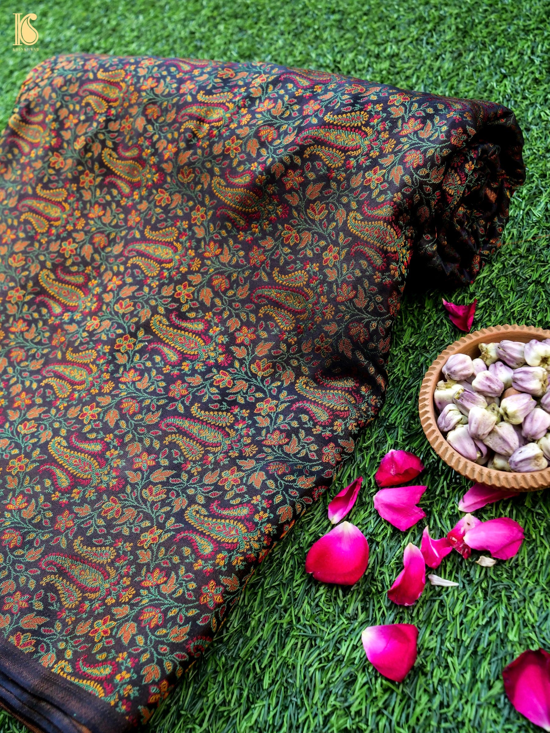 Handloom Banarasi Nawabi Ambi Tanchoi Silk Fabric