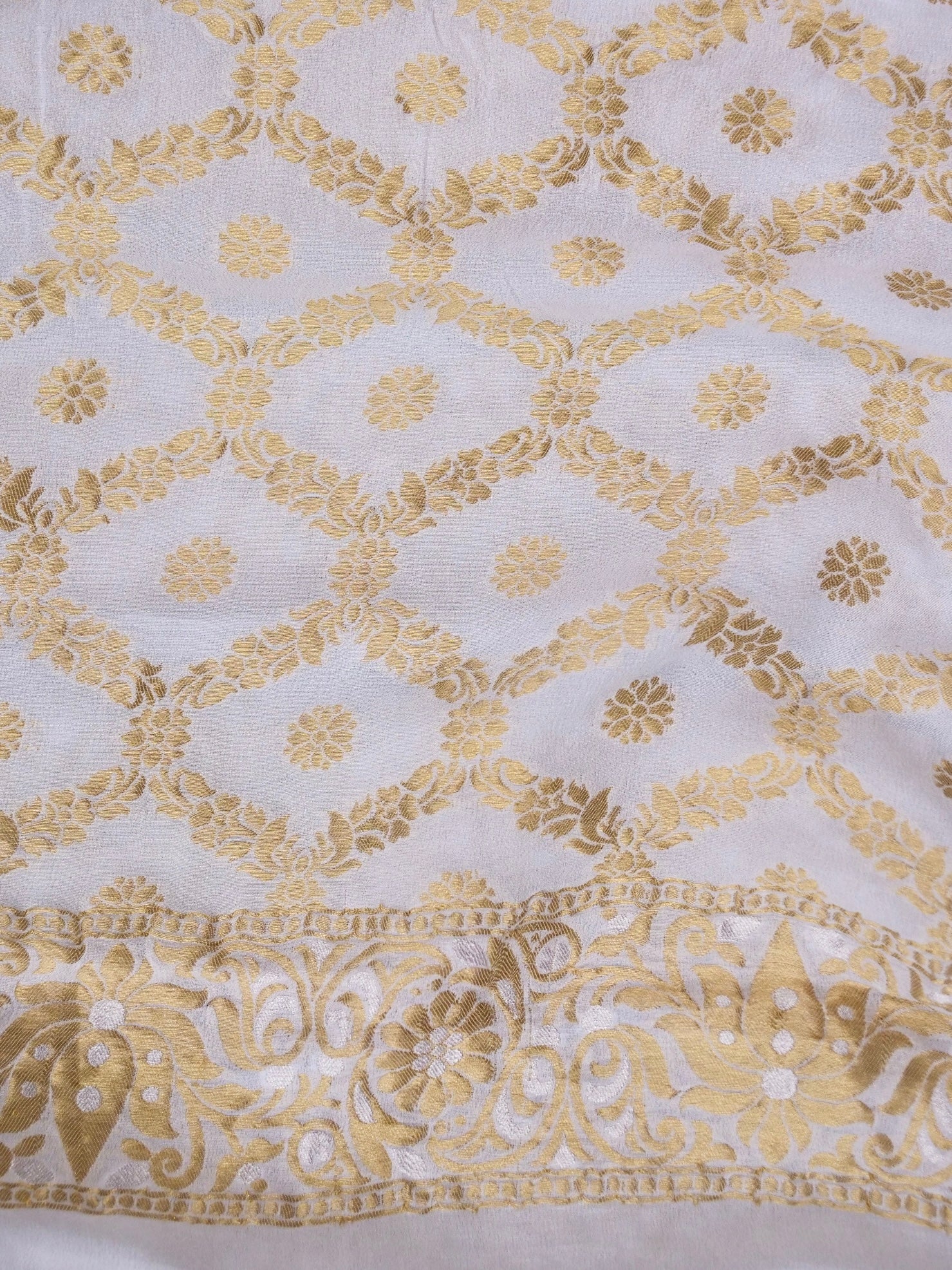 Georgette Kalidar Banarasi Dyeable Lehenga