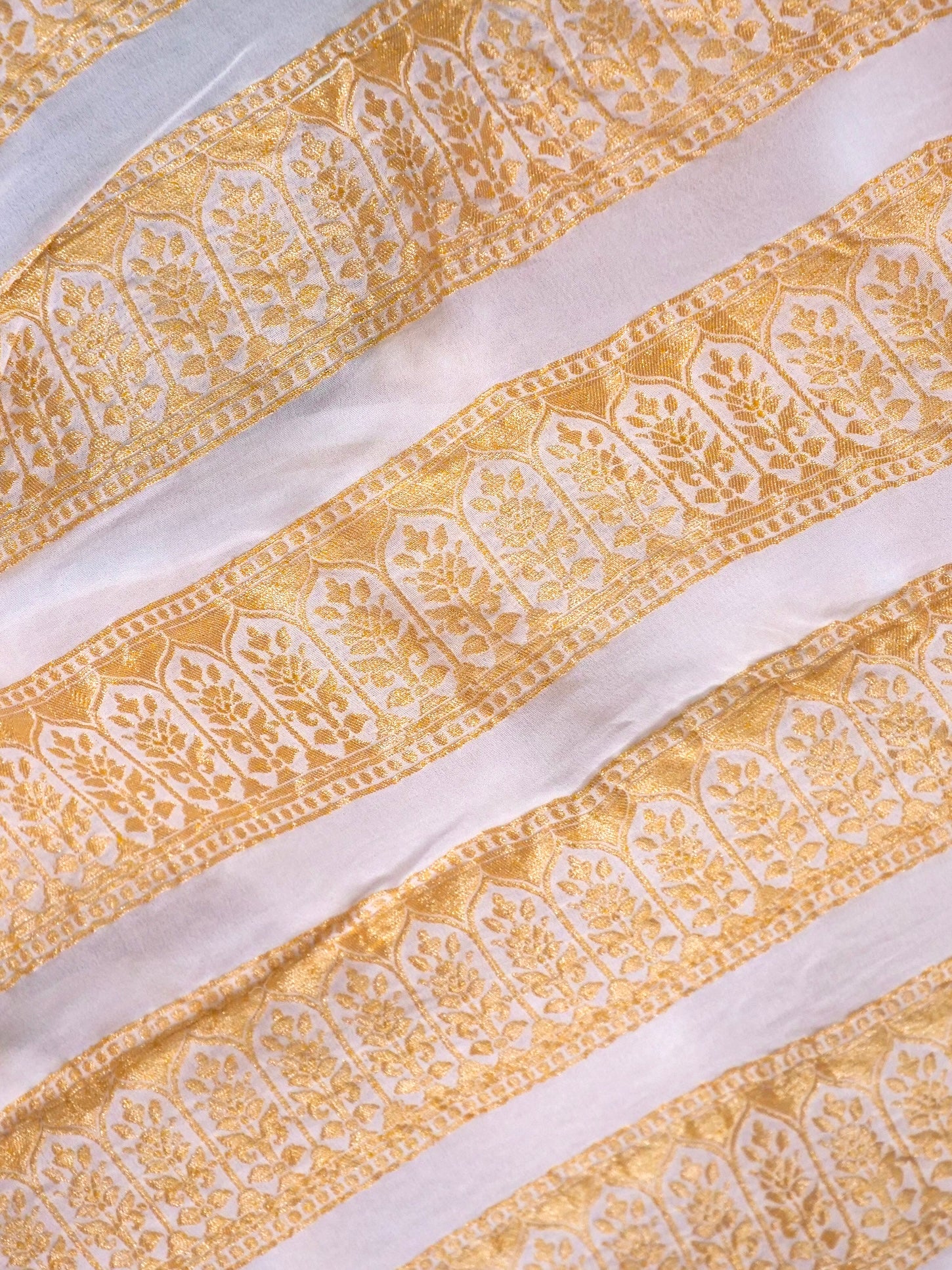 Georgette Kalidar Banarasi Dyeable Lehenga