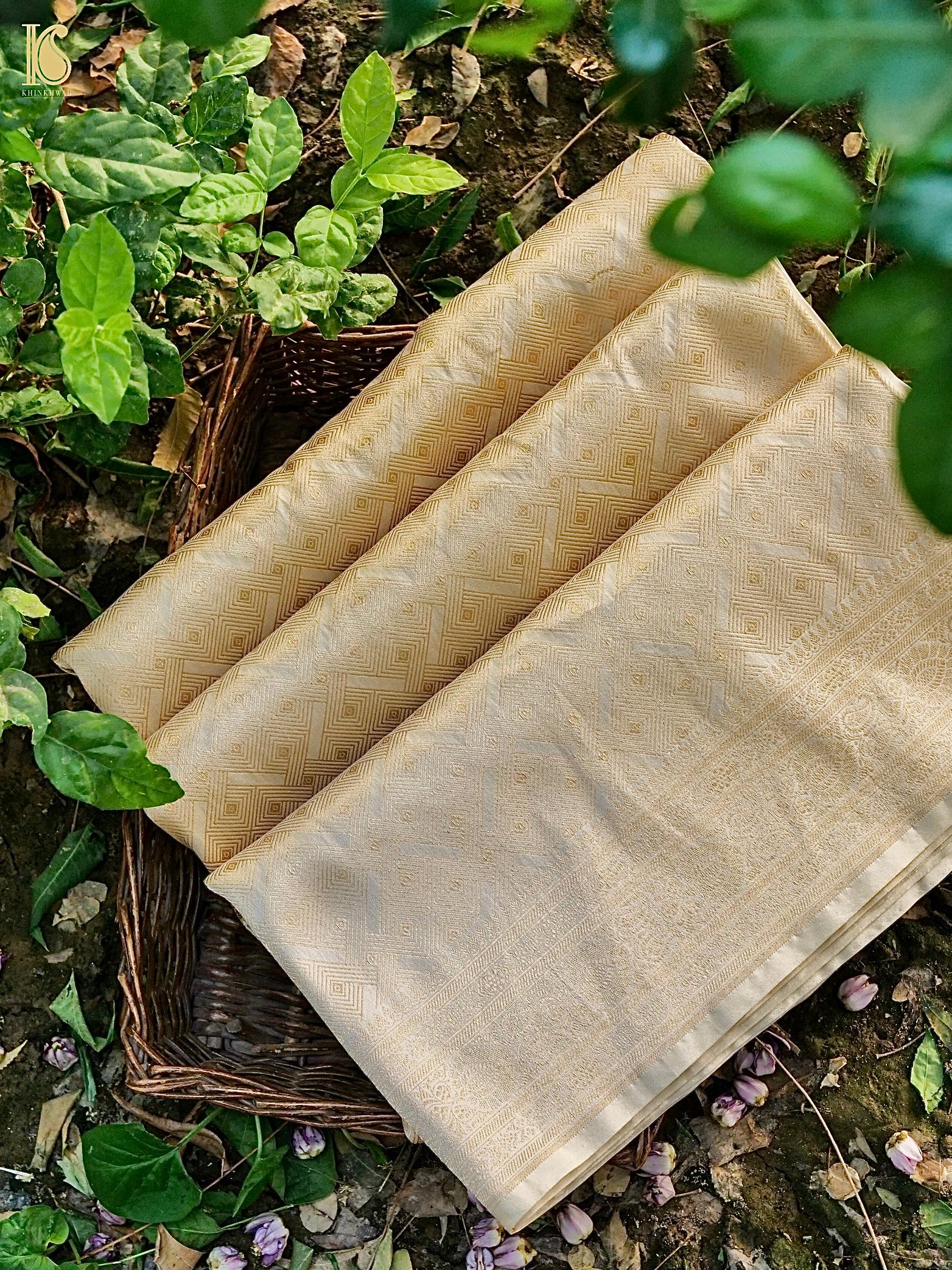 Handloom Banarasi Katan Silk Zari Tanchoi Saree