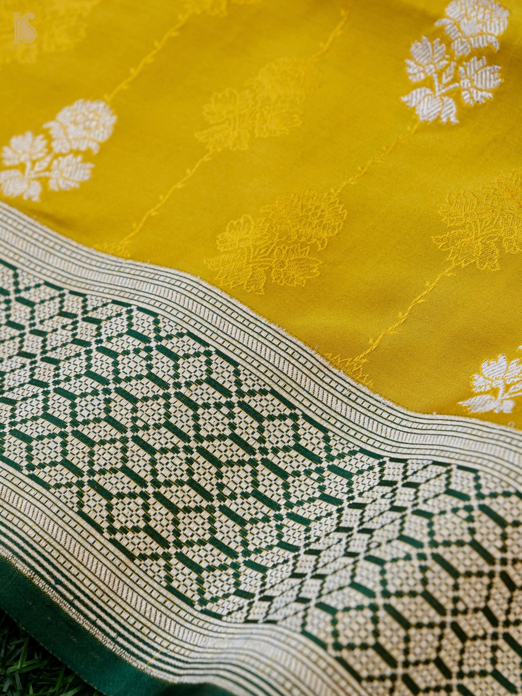 Handloom Banarasi Mashru Silk Tanchoi Kadwa Saree