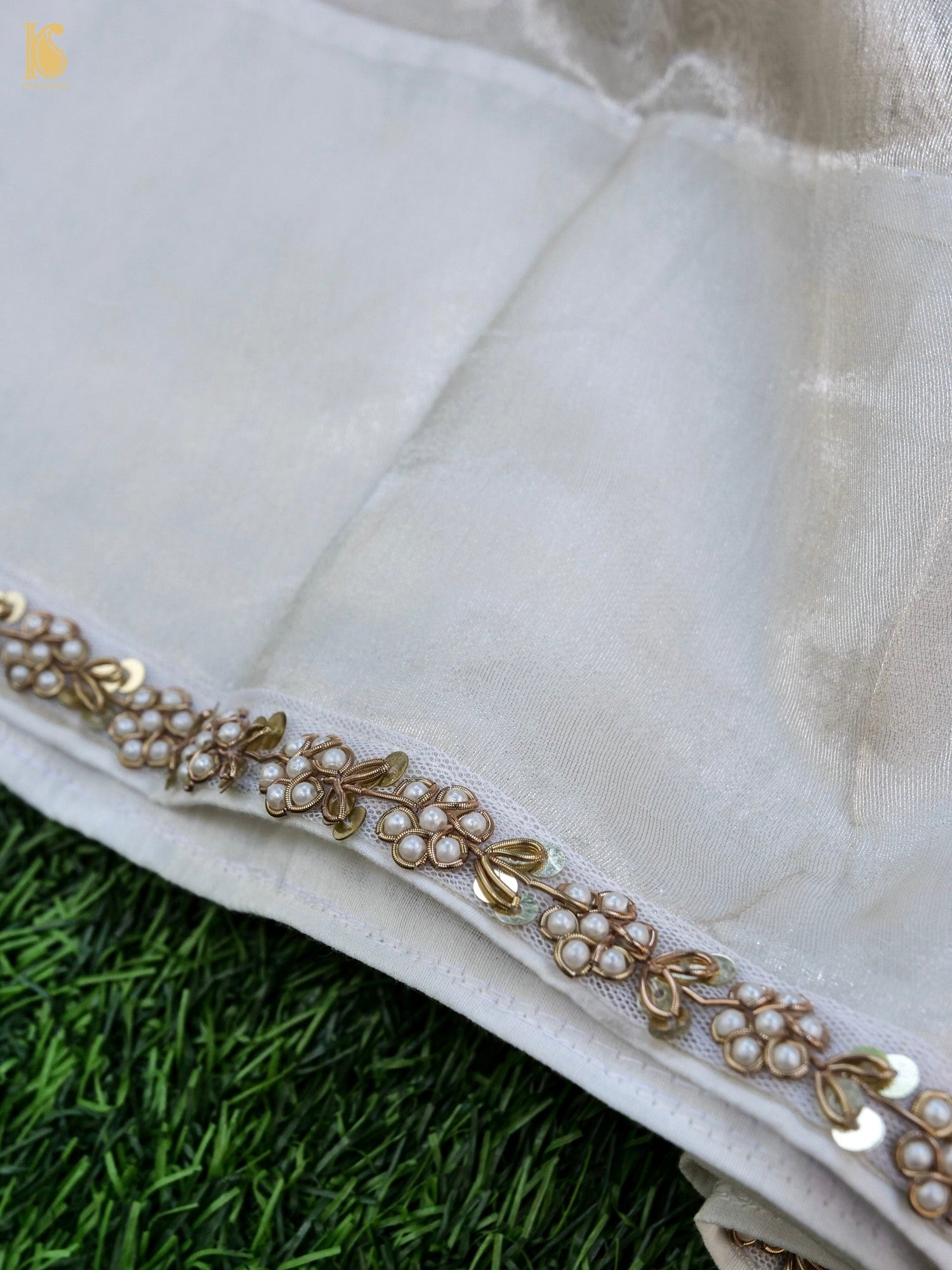 Handwoven Banarasi Plain Tissue Saree with Border