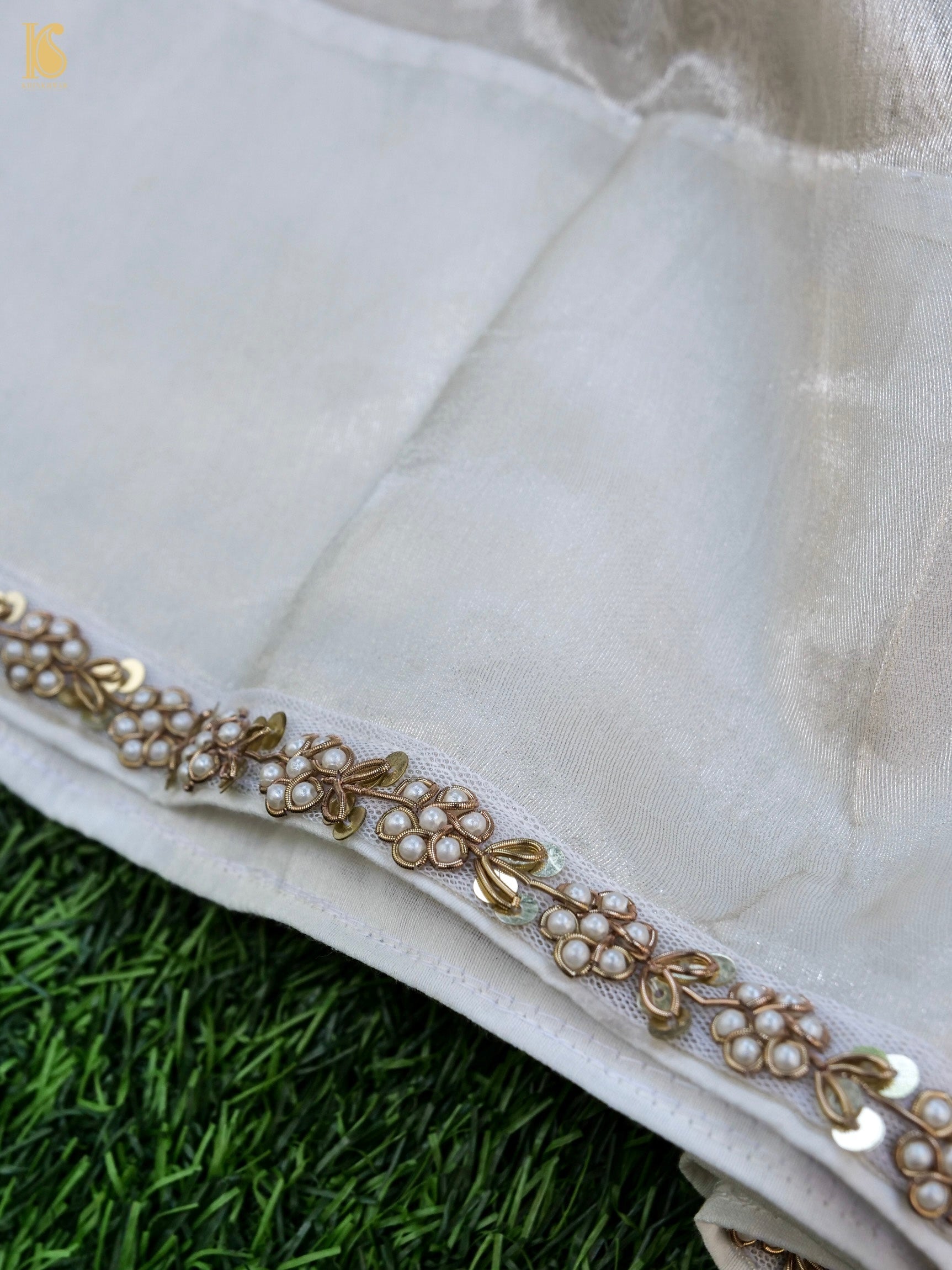 Handwoven Banarasi Plain Tissue Saree with Border