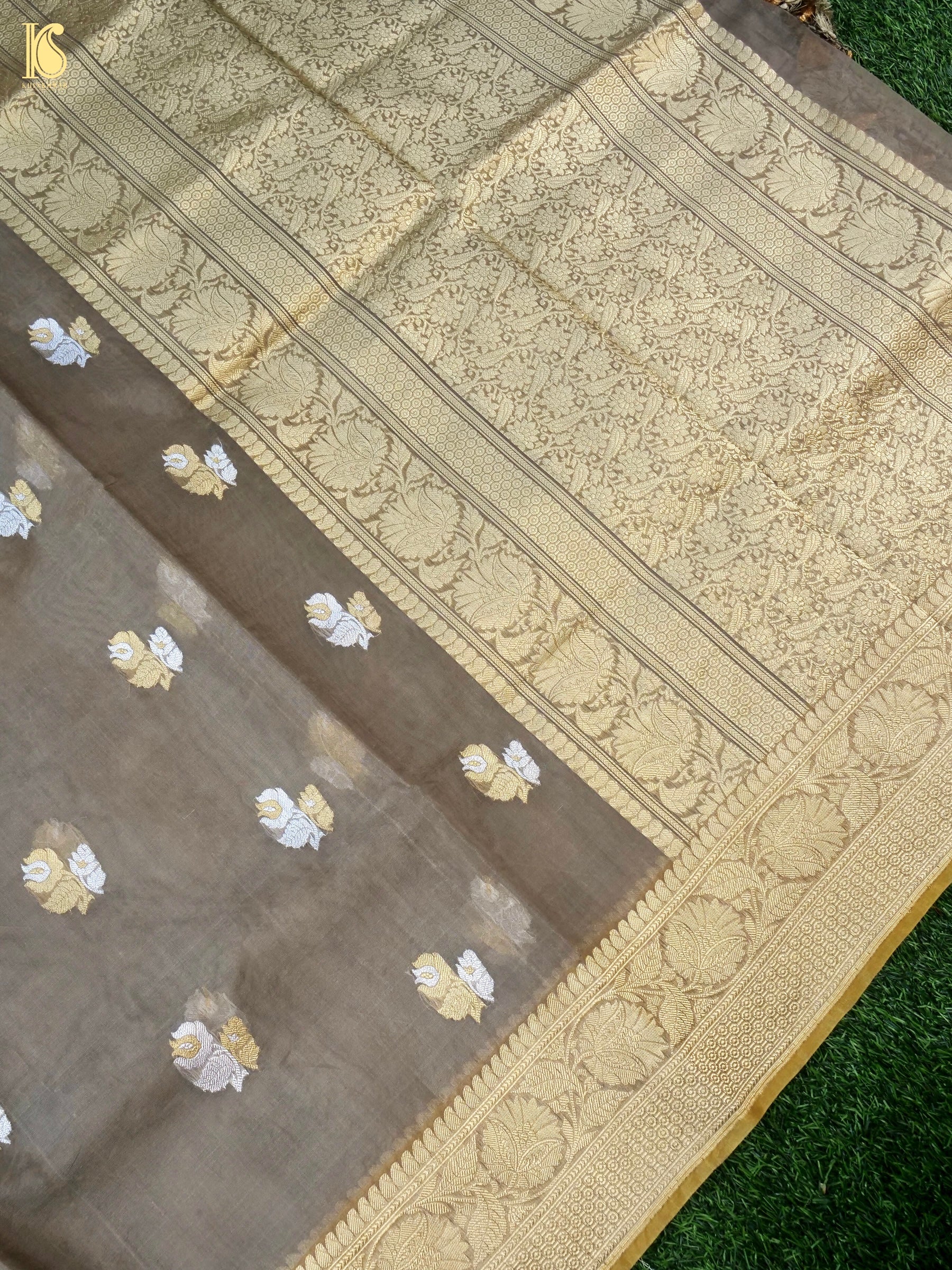 Handloom Banarasi Kora Silk Kadwa Saree