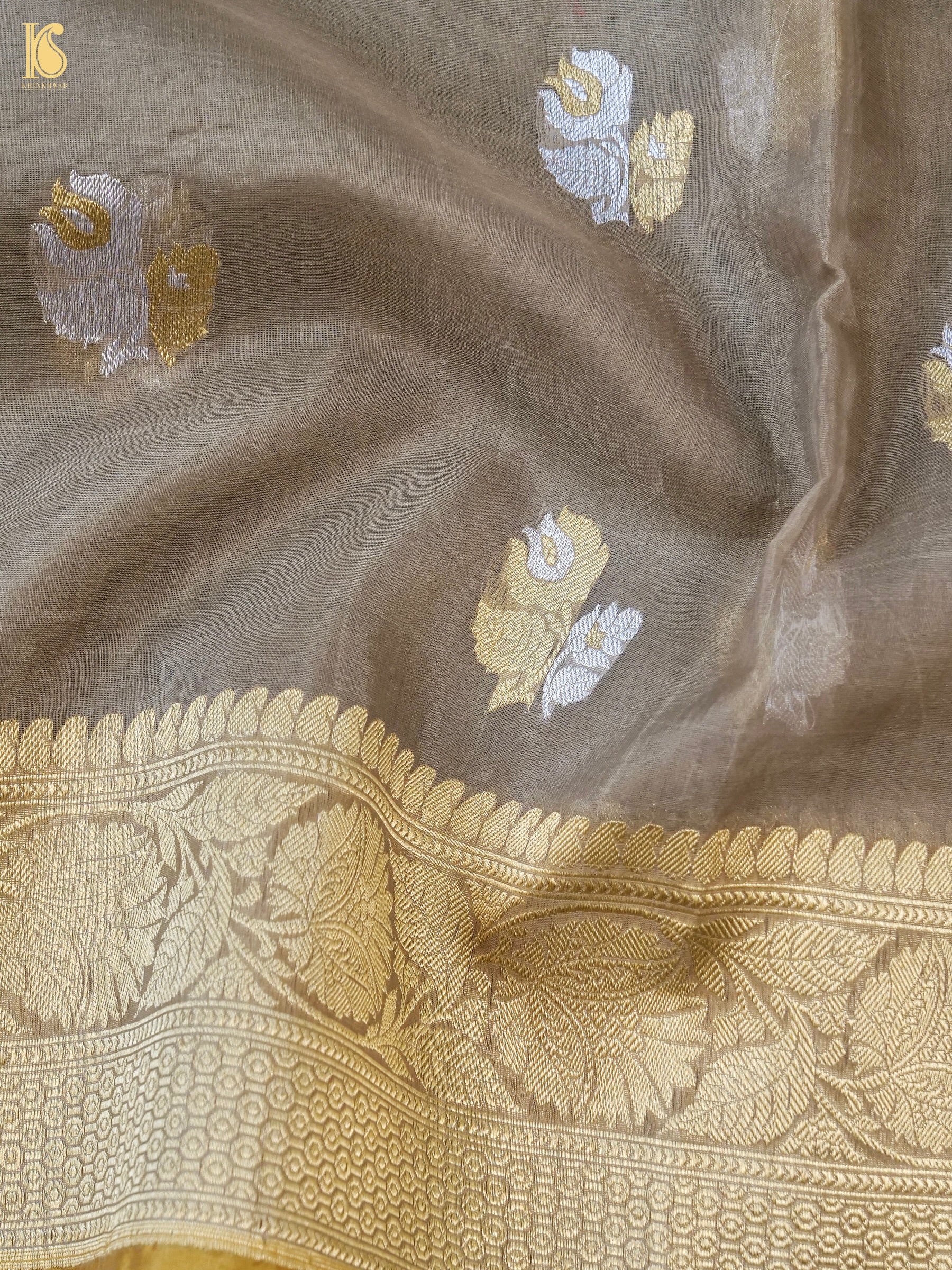 Handloom Banarasi Kora Silk Kadwa Saree
