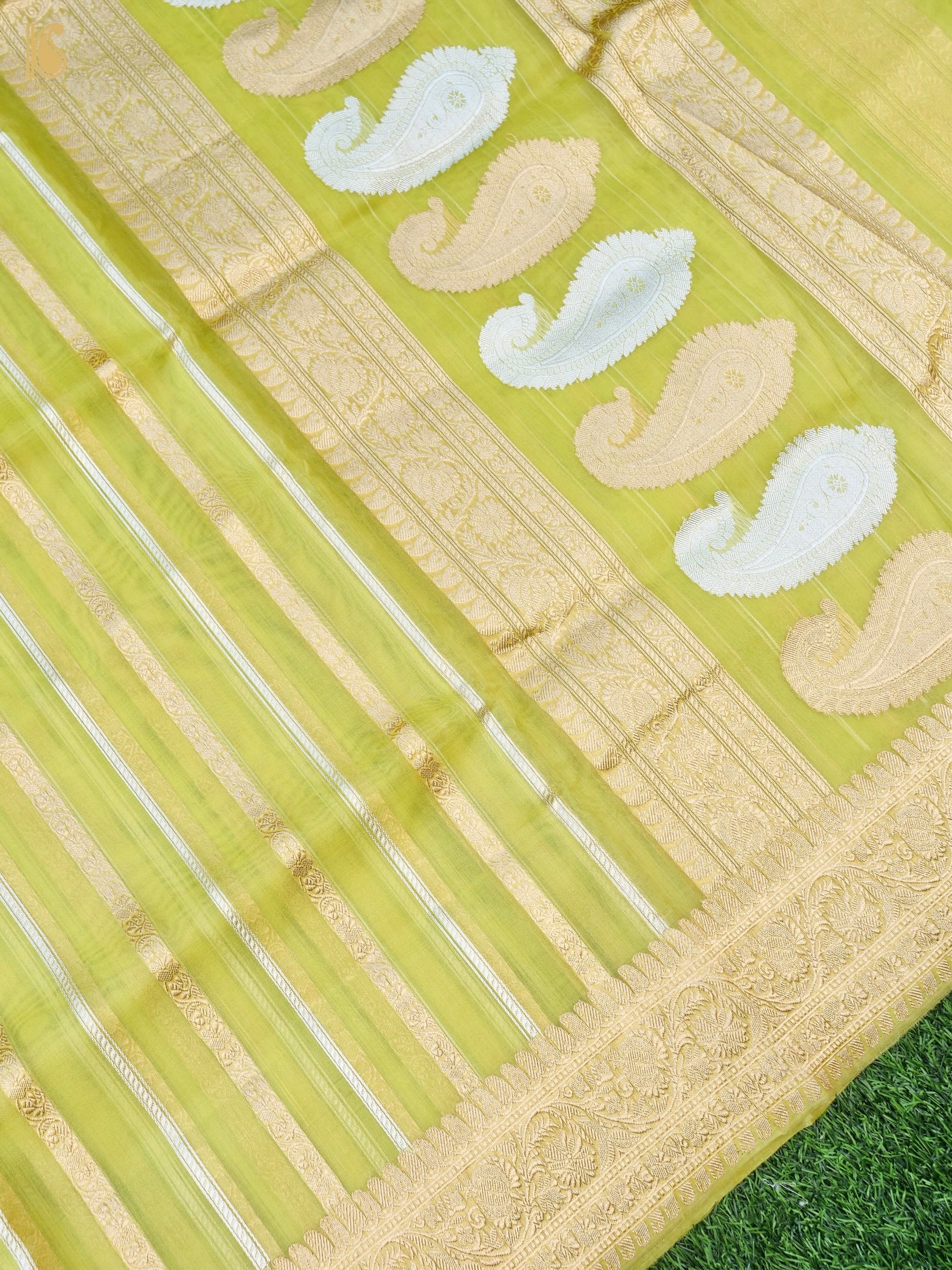 Handloom Banarasi Kora Silk Kadwa Saree