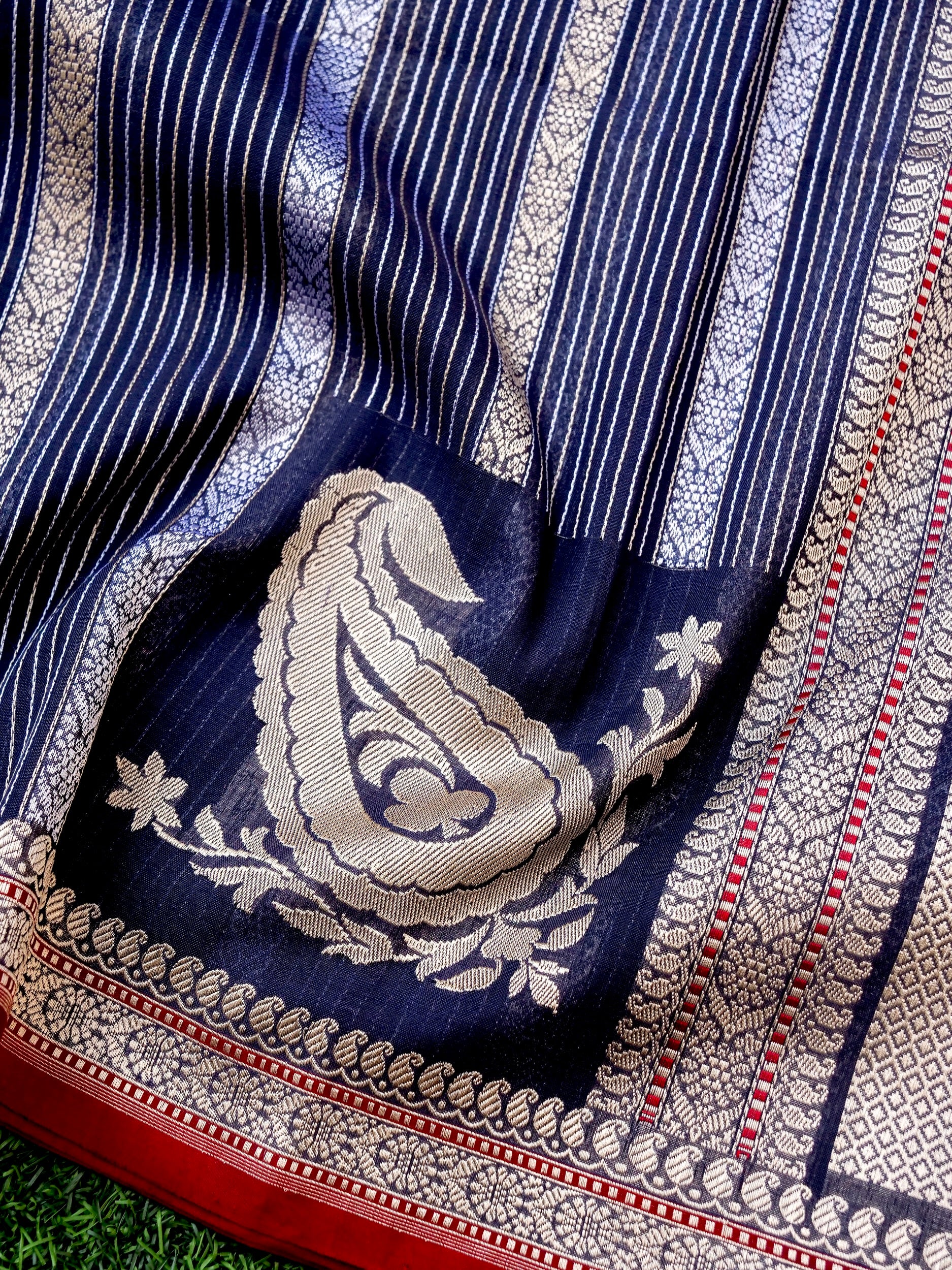 Handloom Katan Silk Banarasi Kadwa Ektara Saree