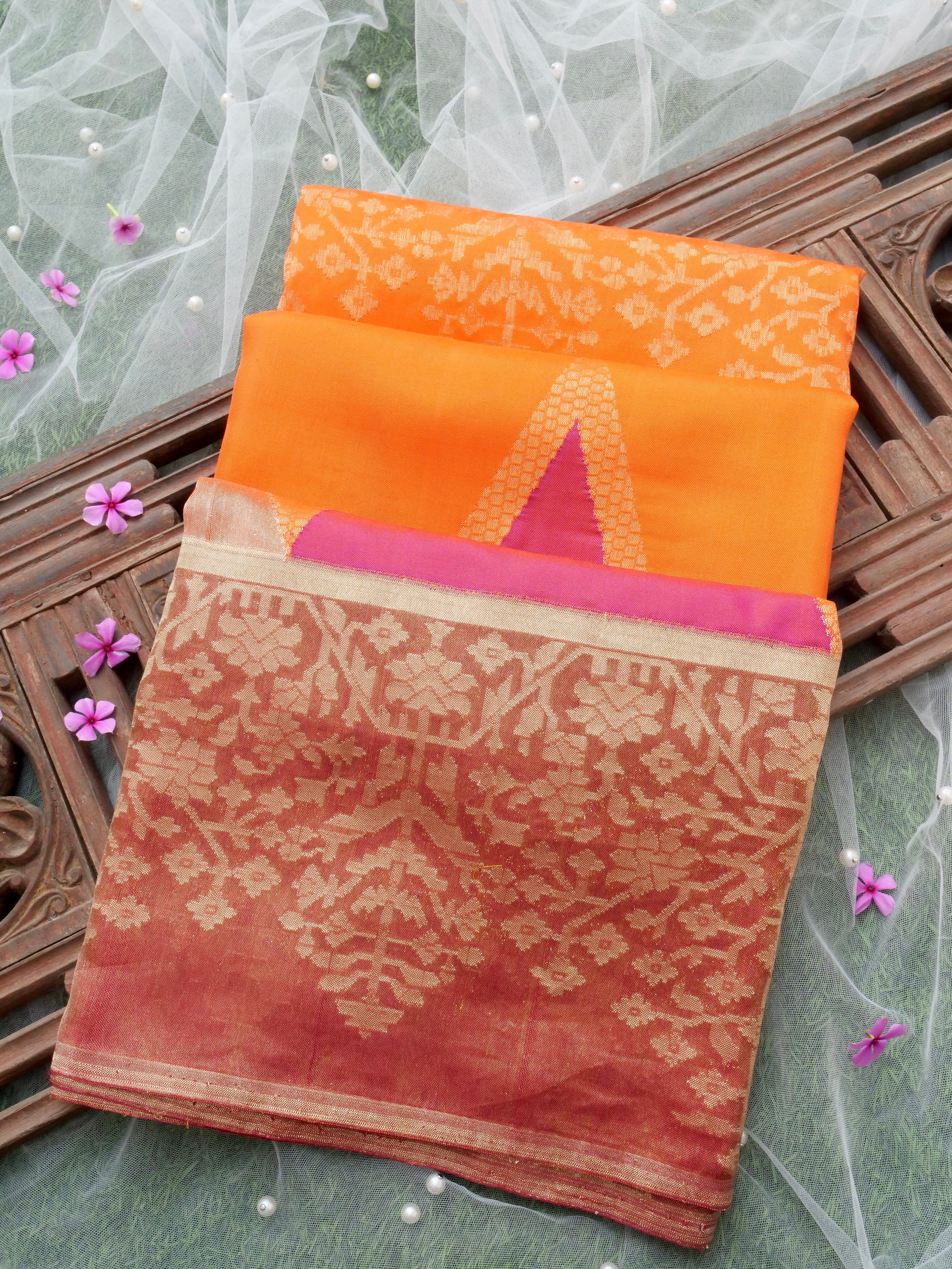 Katan Silk Handloom Ekatara Kadhiyal Banarasi Saree