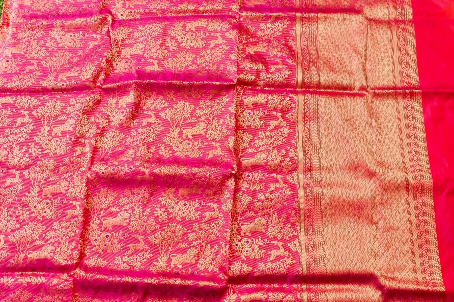Handloom Banarasi Katan Silk Kadwa Zari Vasket Shikargah Saree