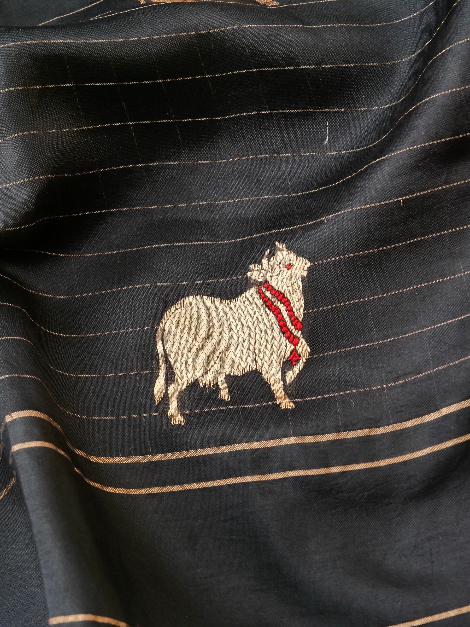 Handloom Banarasi Pure Katan Silk Kadwa Saree in Black with Meenakari Nandi Motif - Khinkhwab