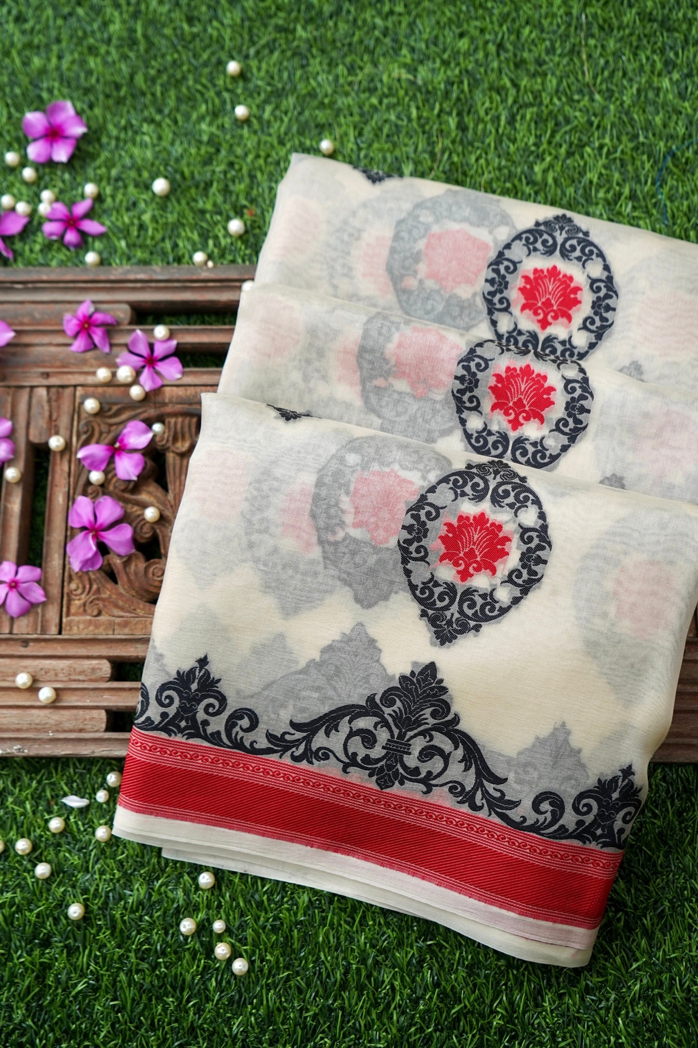 Handwoven Banarasi Organza Silk Kadwa Saree in Ivory- Soglia