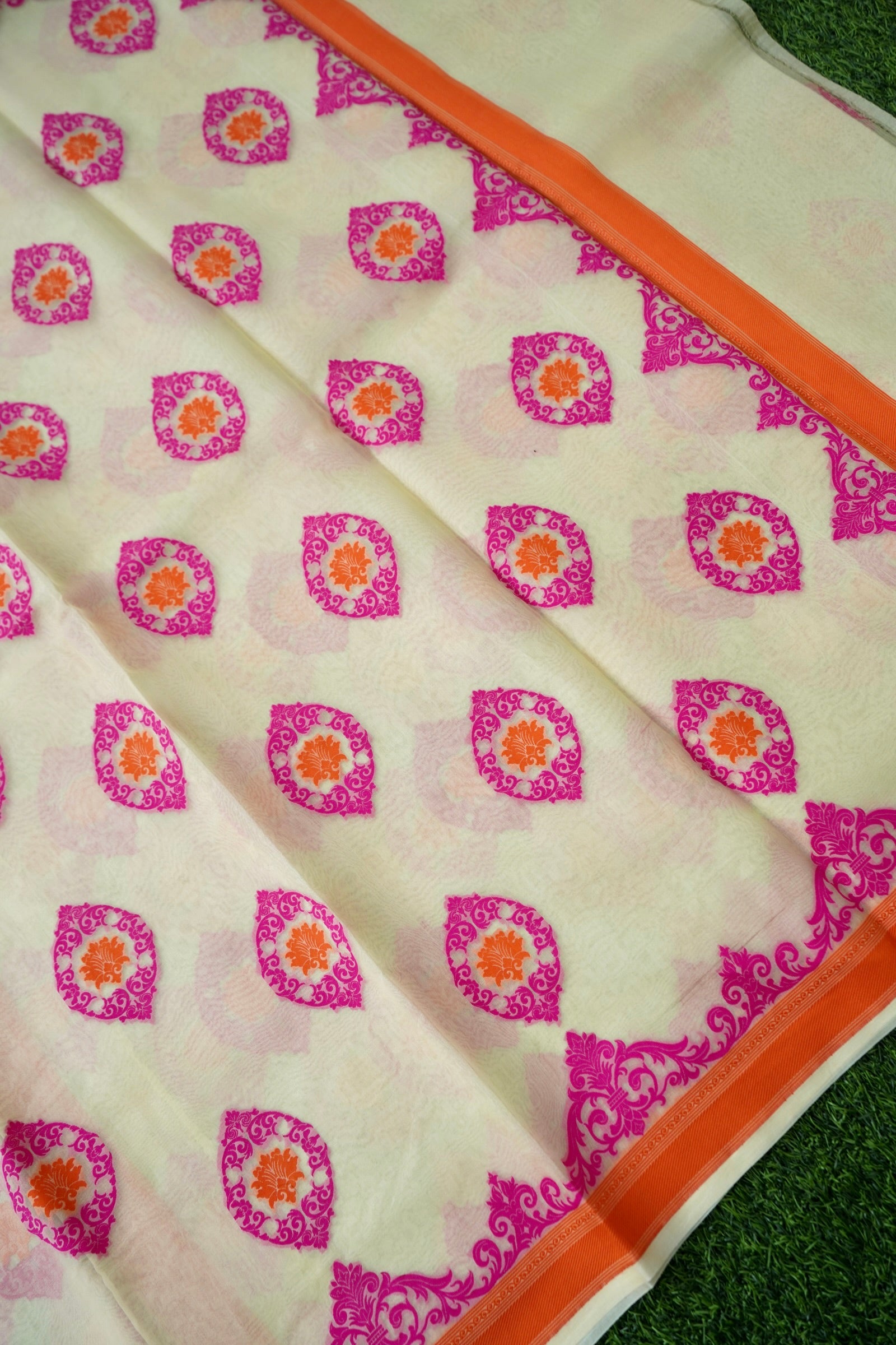 Handwoven Banarasi Organza Silk Kadwa Saree in Pista Cream - Soglia