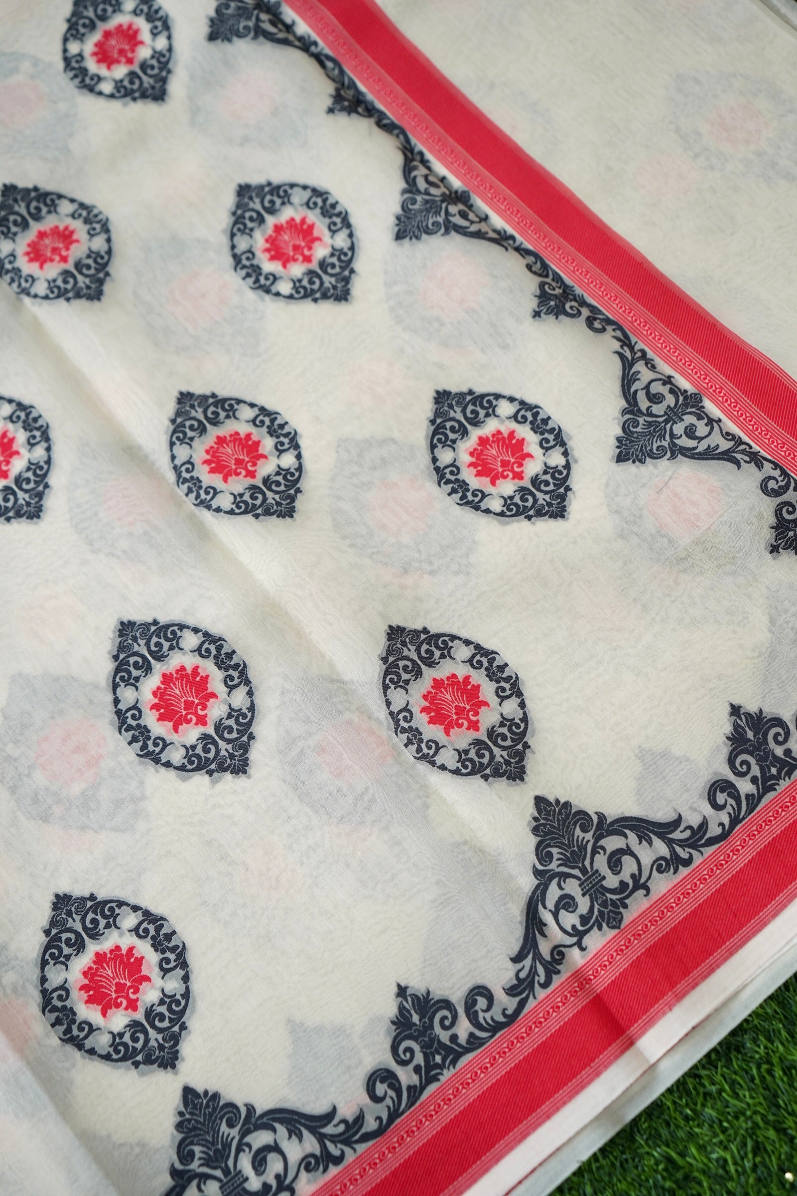 Handwoven Banarasi Organza Silk Kadwa Saree in Ivory- Soglia
