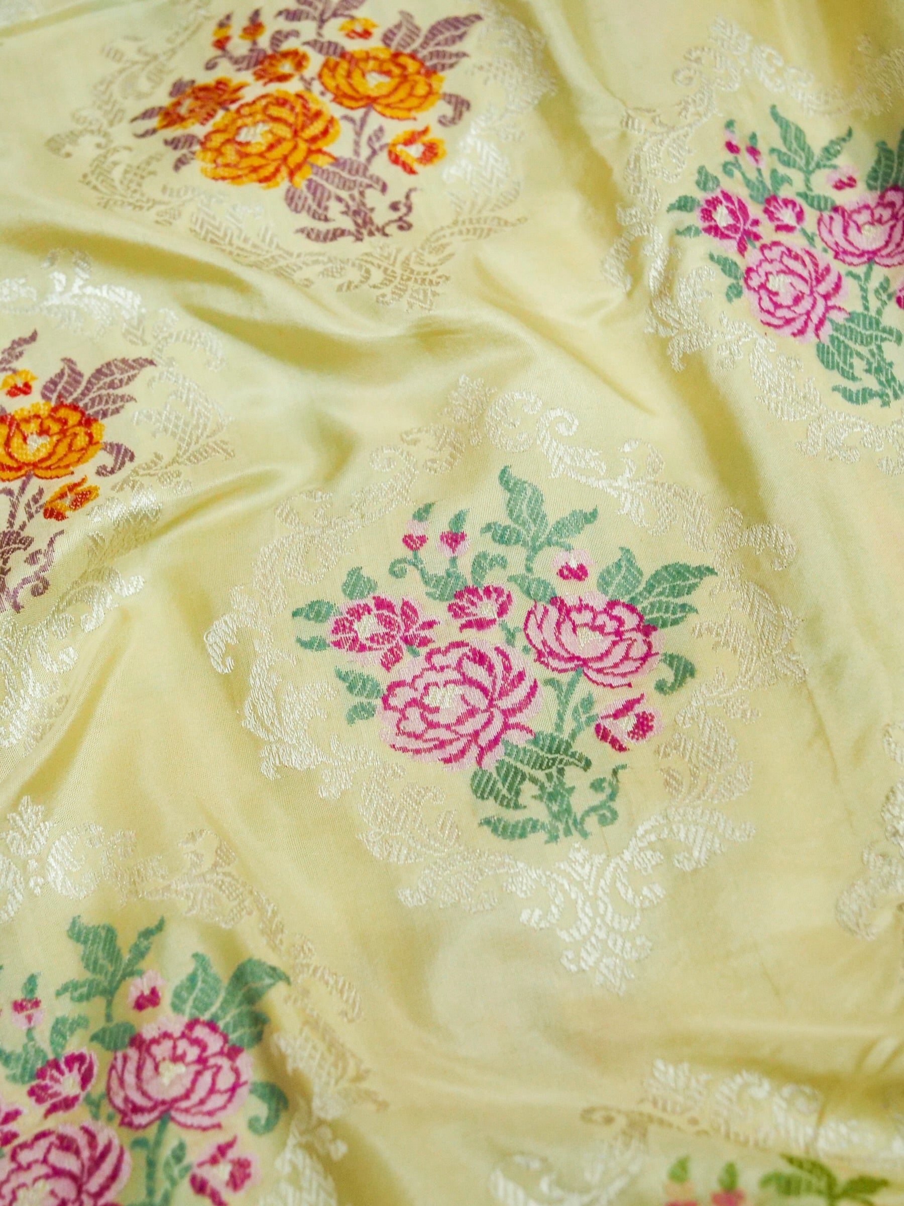 Banarasi Silk Kadwa Meenakari Boota Handloom Saree | Cream - Khinkhwab