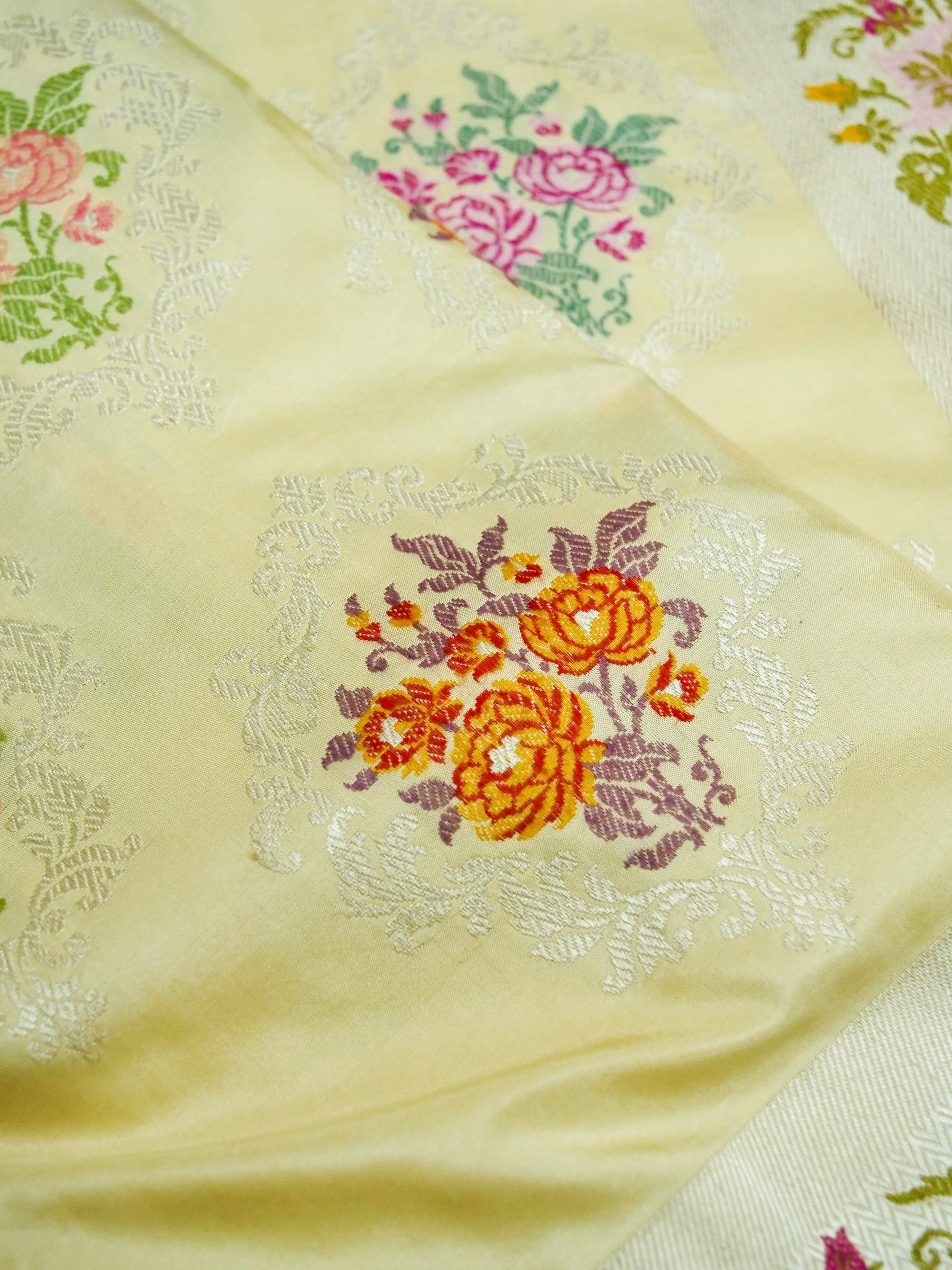 Banarasi Silk Kadwa Meenakari Boota Handloom Saree | Cream - Khinkhwab