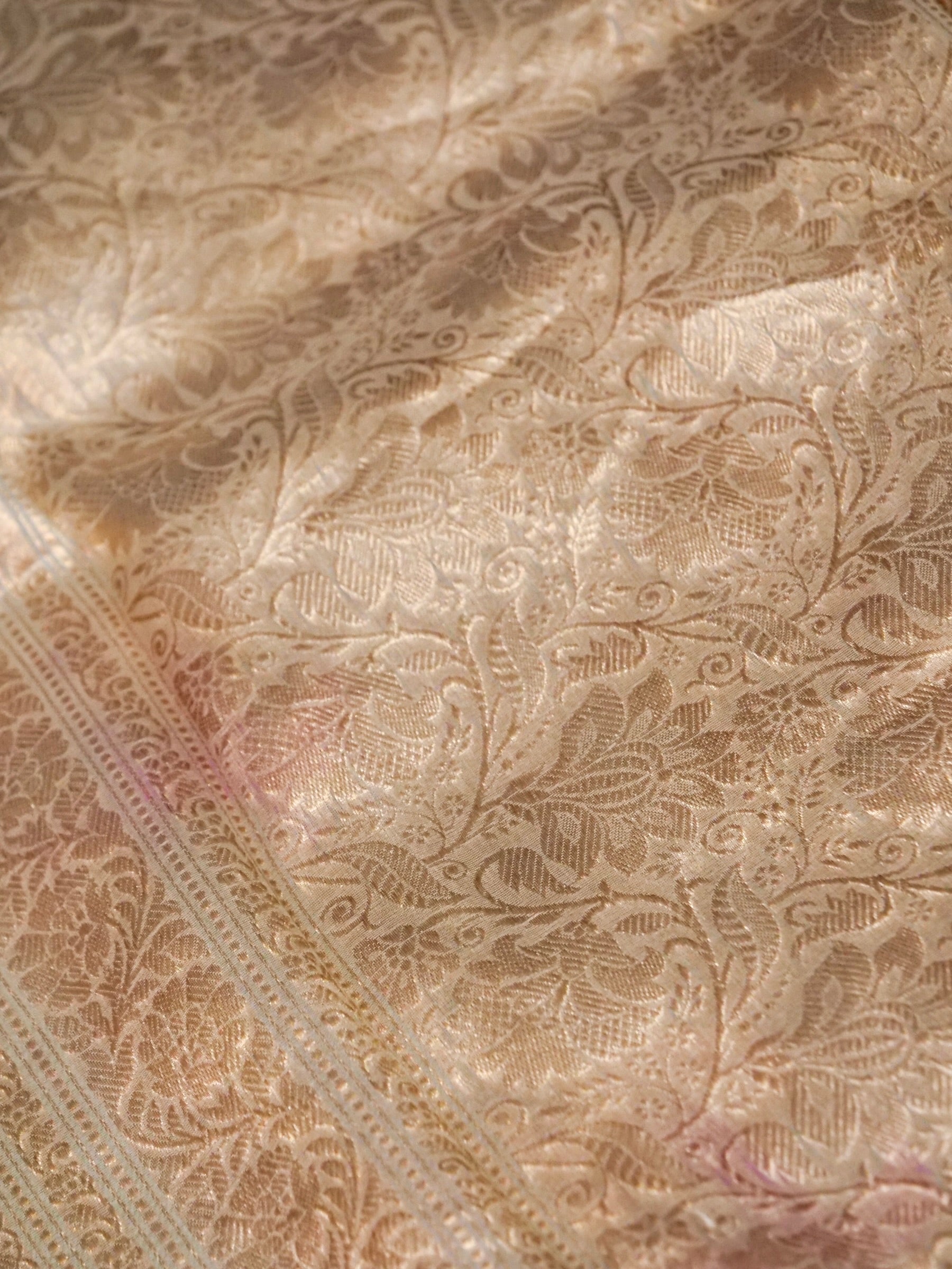 Banarasi Kora Silk Kadwa Meenakari Handwoven Saree in Ivory Cream - Khinkhwab