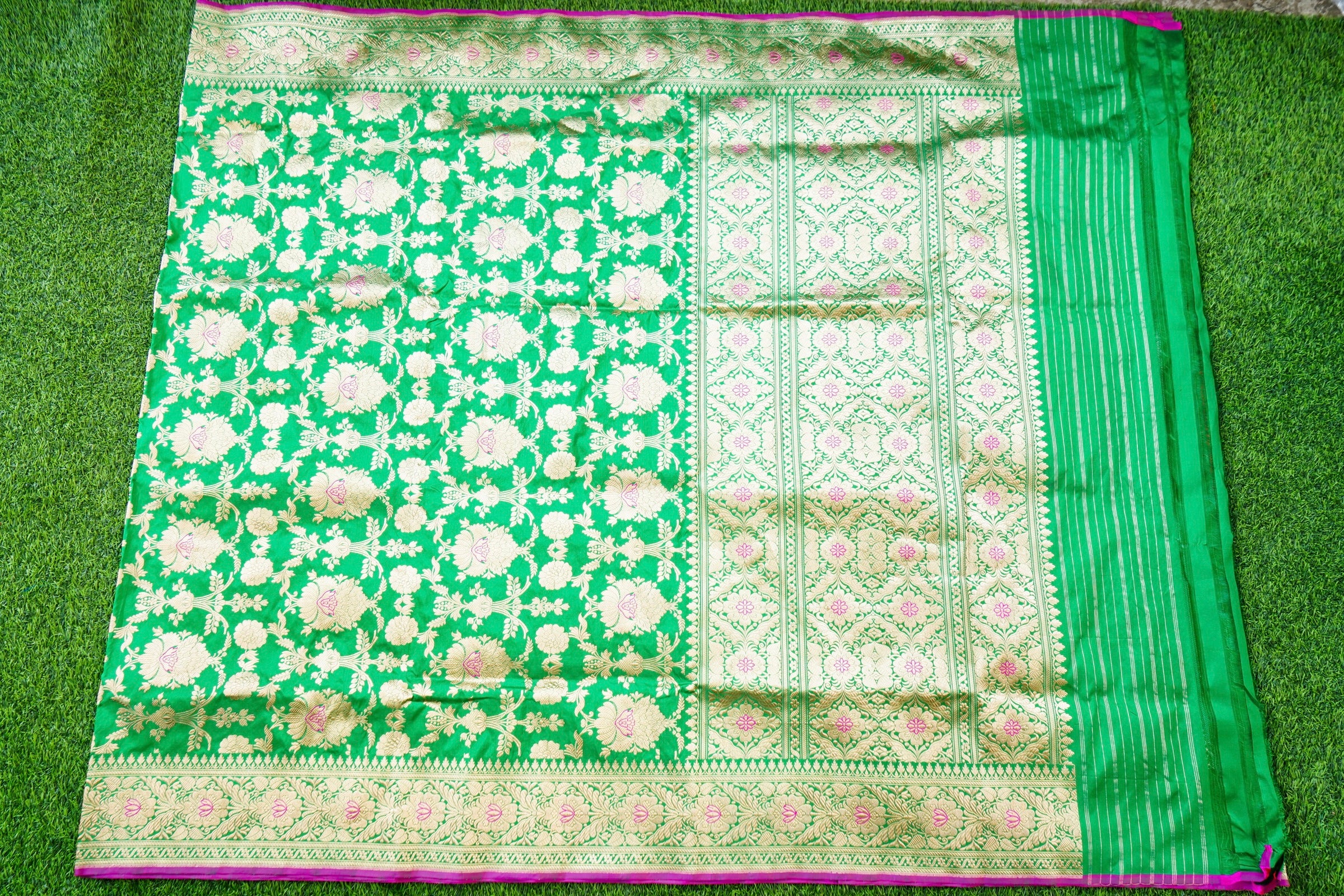 Handwoven Pure Katan Silk Banarasi Mughal Boota Saree