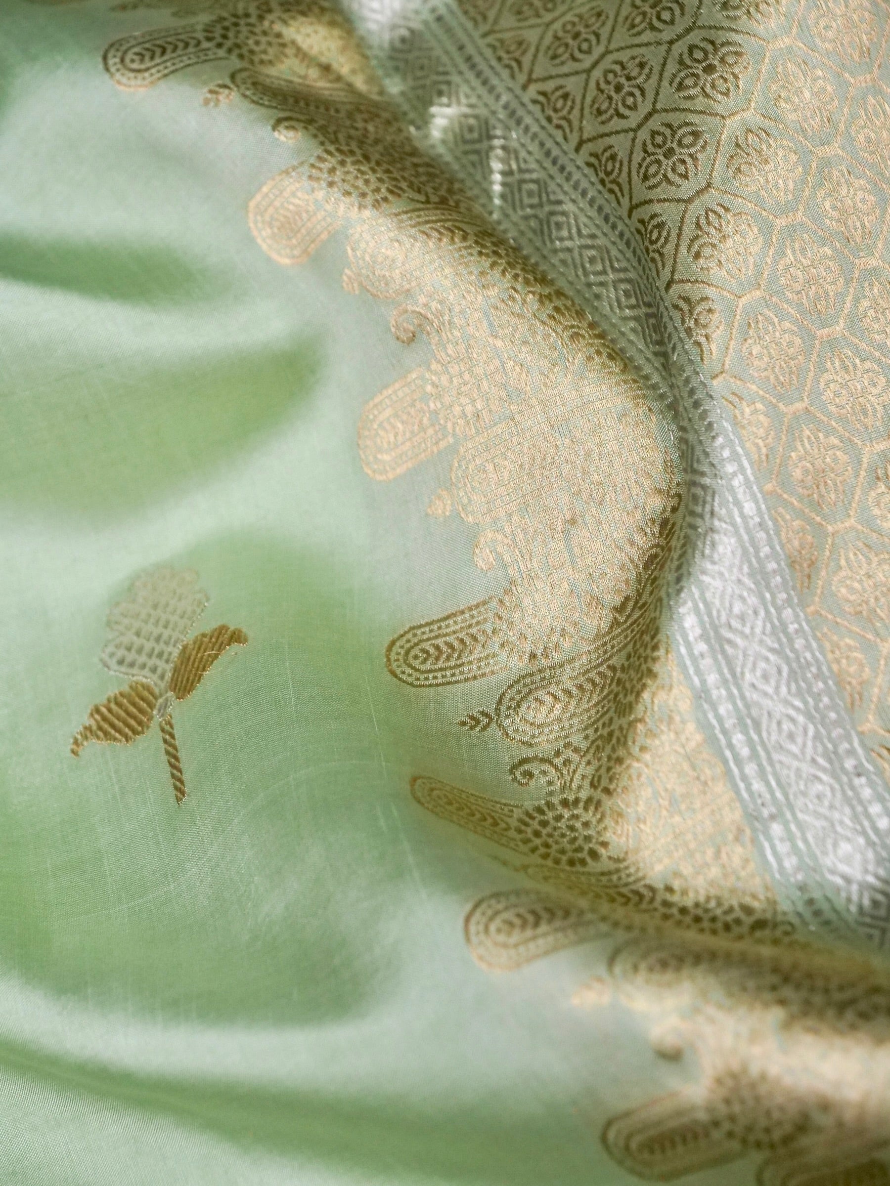 Banarasi Katan Silk Kadwa Tree Buti Handwoven Saree in Pista Green - Khinkhwab