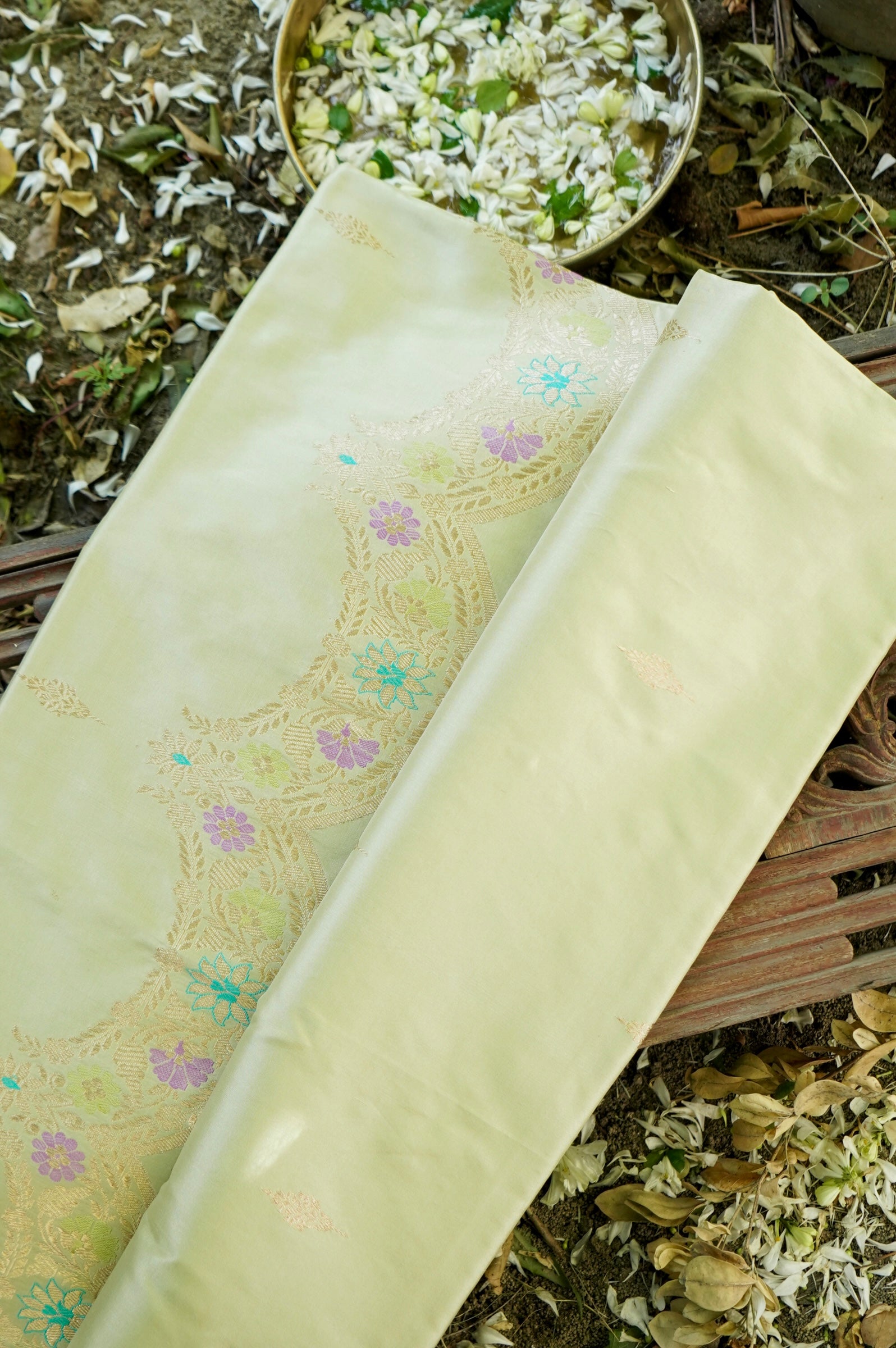 Banarasi Katan Silk Kadwa Scallop Border Handloom Saree | Sage