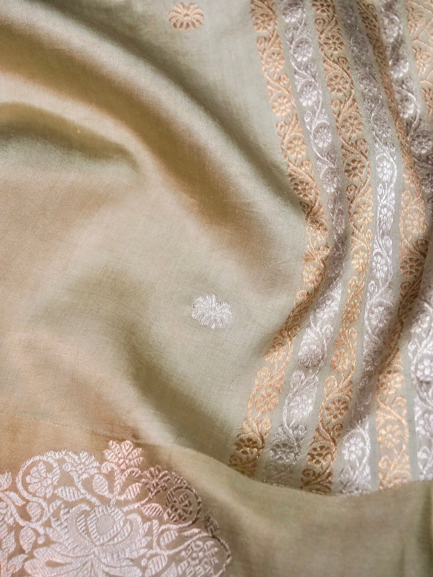 Banarasi Katan Silk Kadwa Tree Buti Handwoven Saree in Sage Green - Khinkhwab