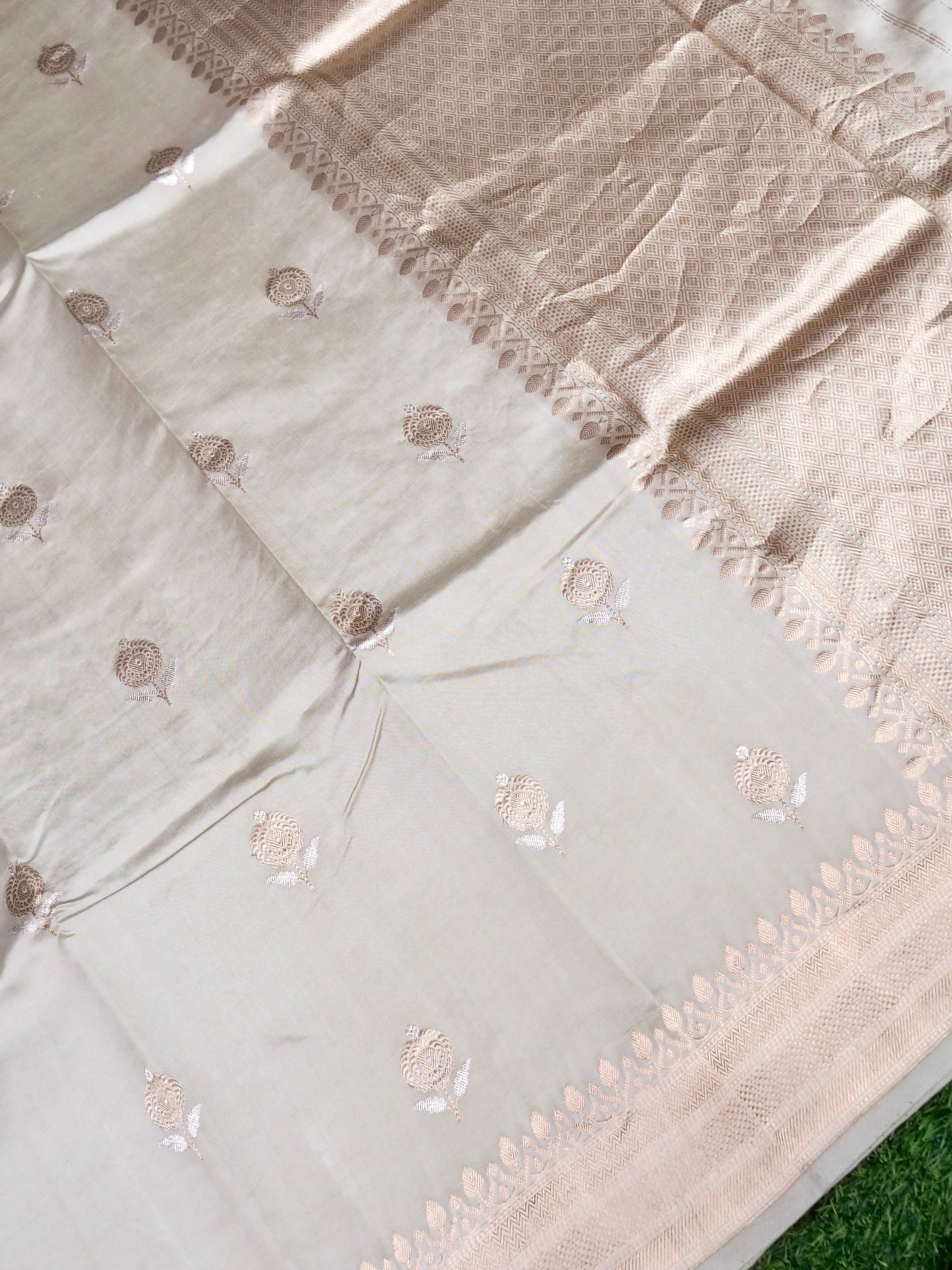 Banarasi Katan Silk Kadwa Handwoven Saree in Oat Beige - Khinkhwab