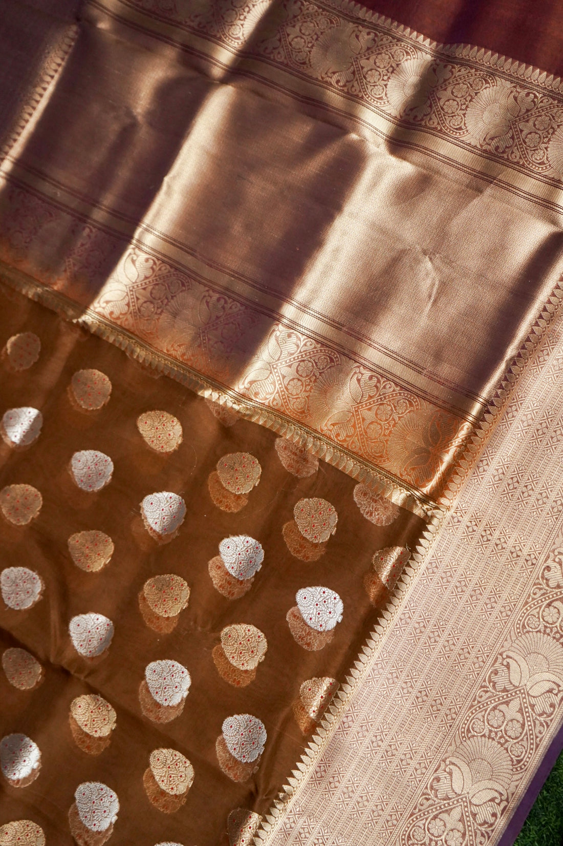 Banarasi Kora Silk Kadwa Kadiyal Handwoven Saree in Coffee Brown - Khinkhwab